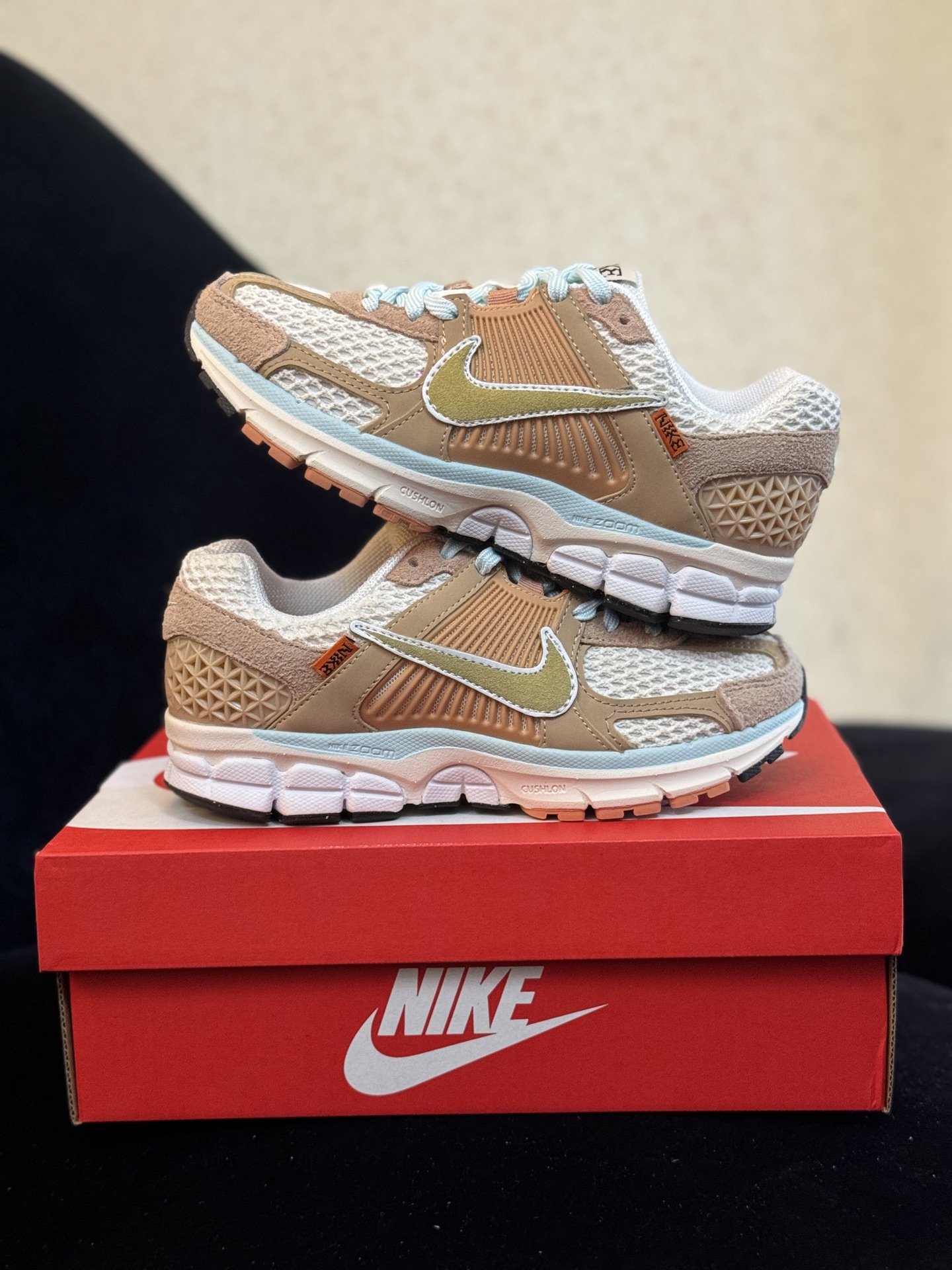 八月开门红 福利特价‼️  信‼️ Nike Air Zoom Vomero 5  正确色卡+高频+组合大底+前后掌气垫