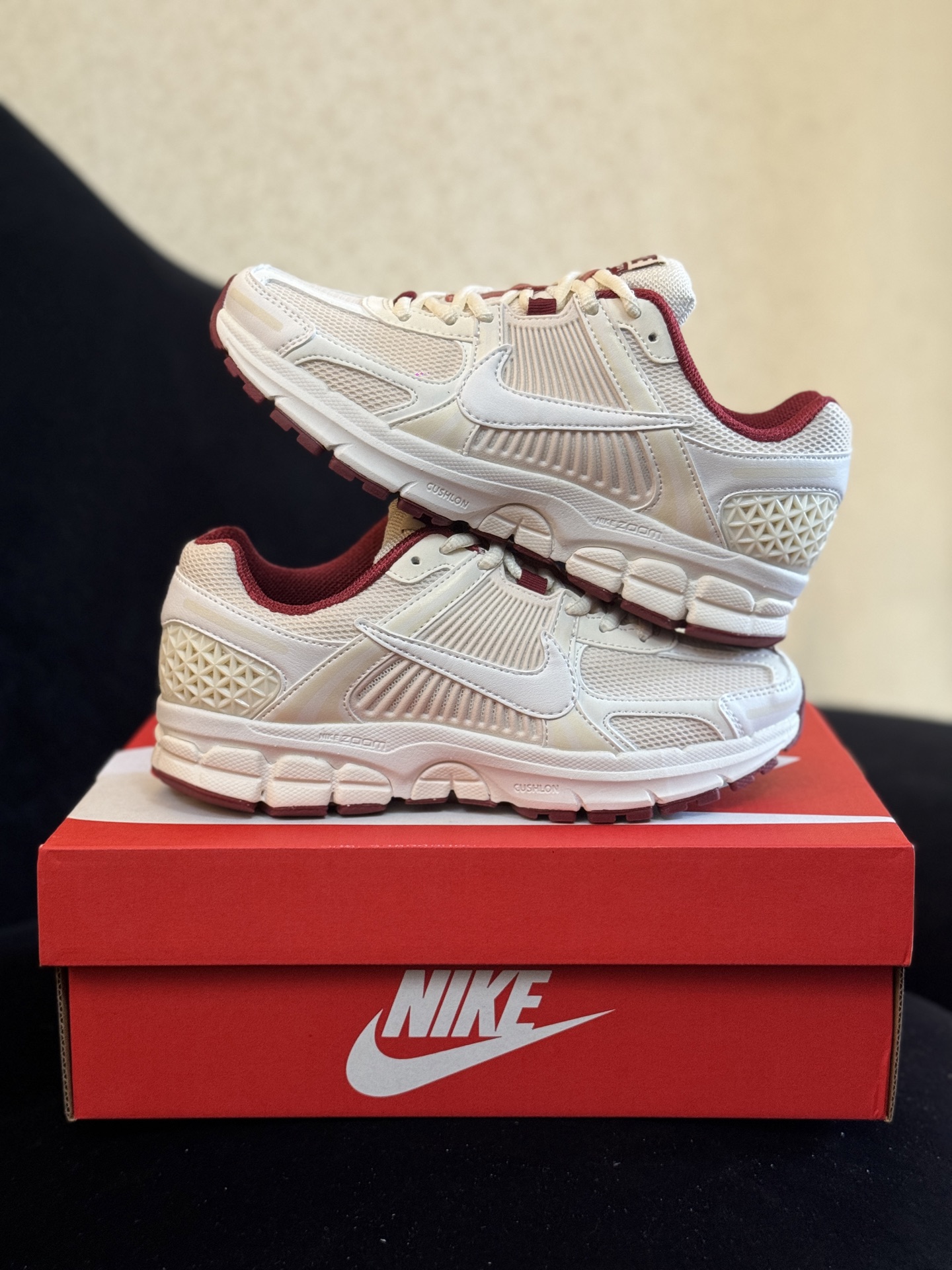 八月开门红 福利特价‼️  信‼️ Nike Air Zoom Vomero 5  正确色卡+高频+组合大底+前后掌气垫