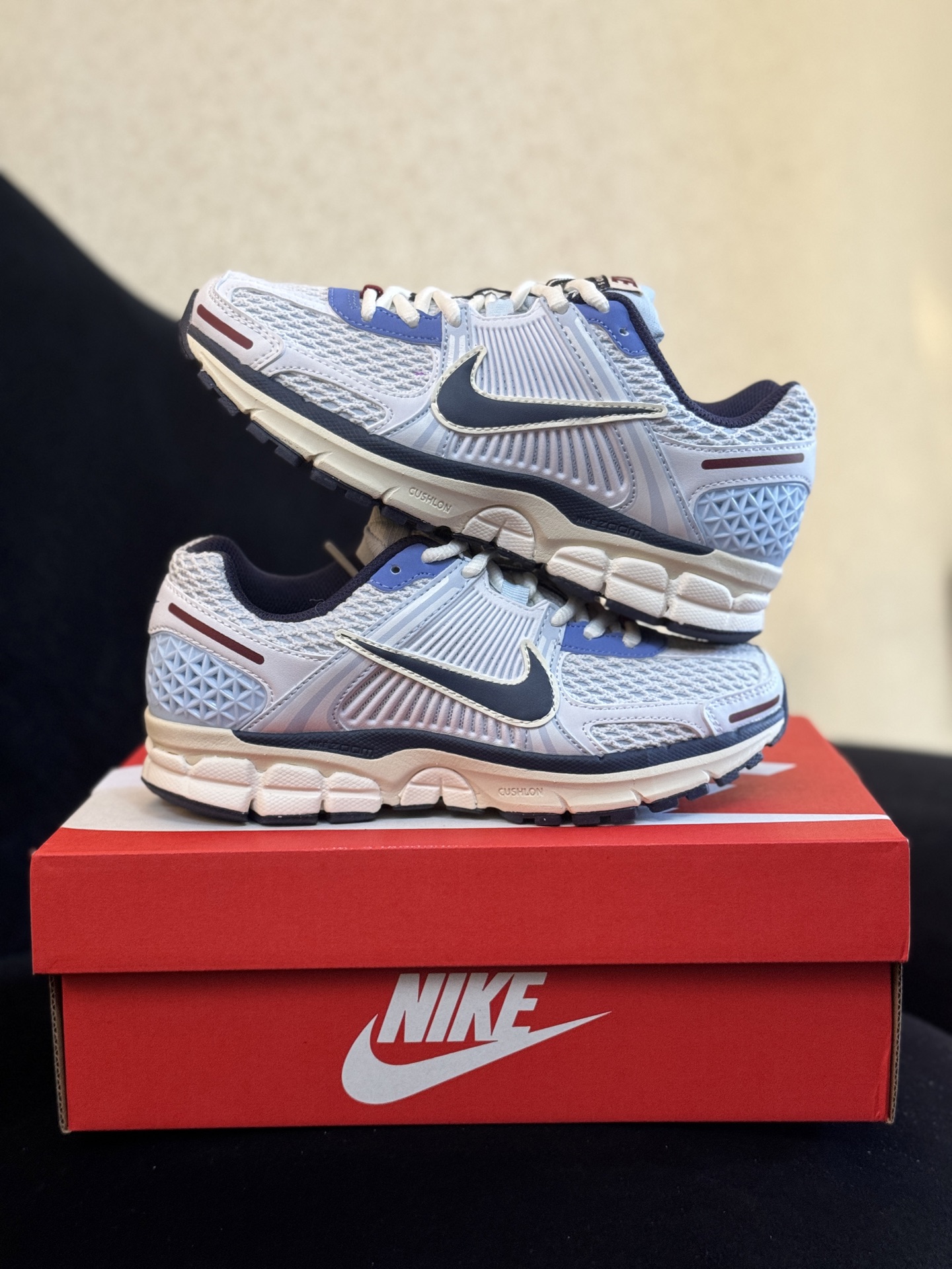 八月开门红 福利特价‼️  信‼️ Nike Air Zoom Vomero 5  正确色卡+高频+组合大底+前后掌气垫