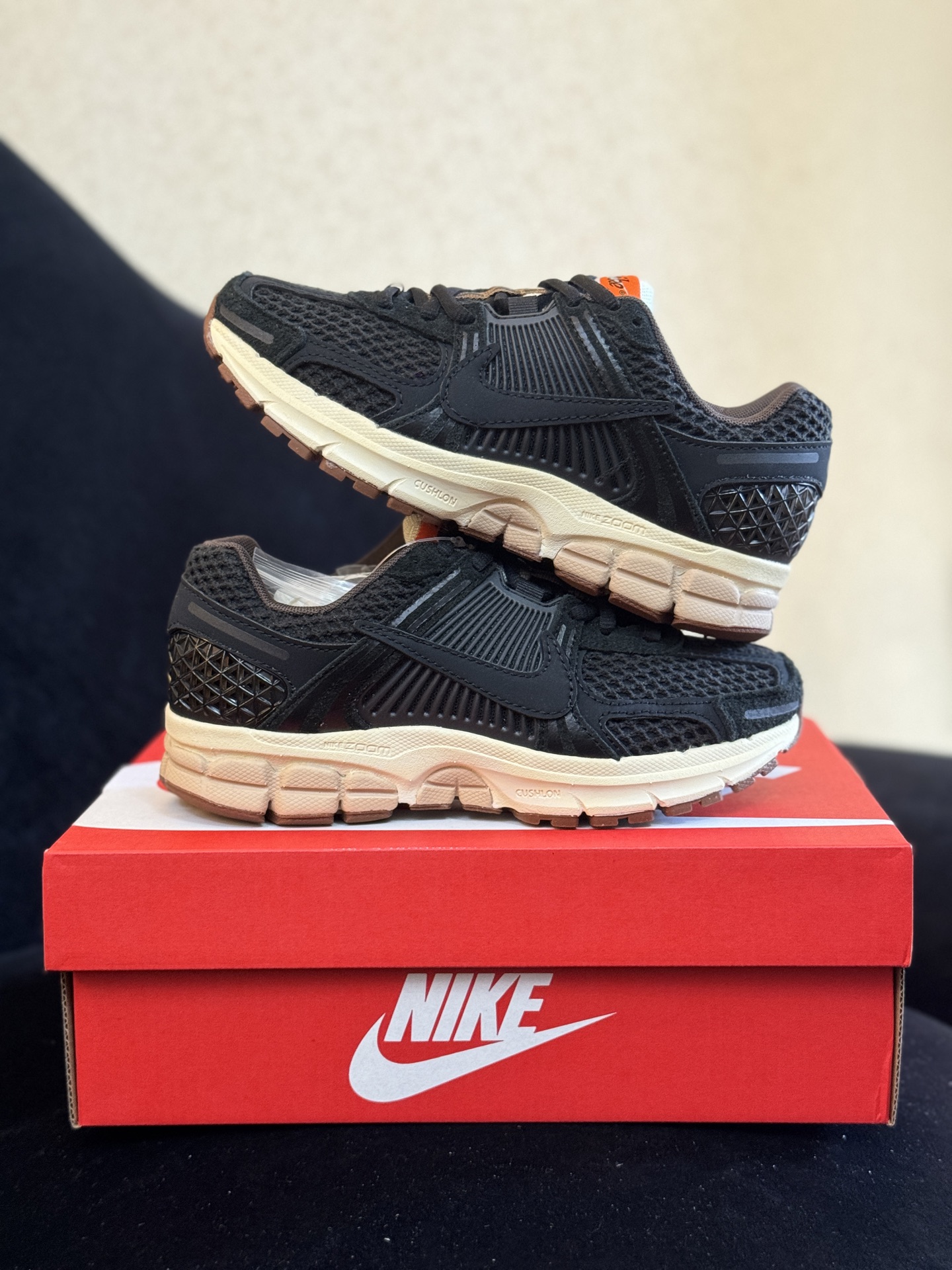 八月开门红 福利特价‼️  信‼️ Nike Air Zoom Vomero 5  正确色卡+高频+组合大底+前后掌气垫