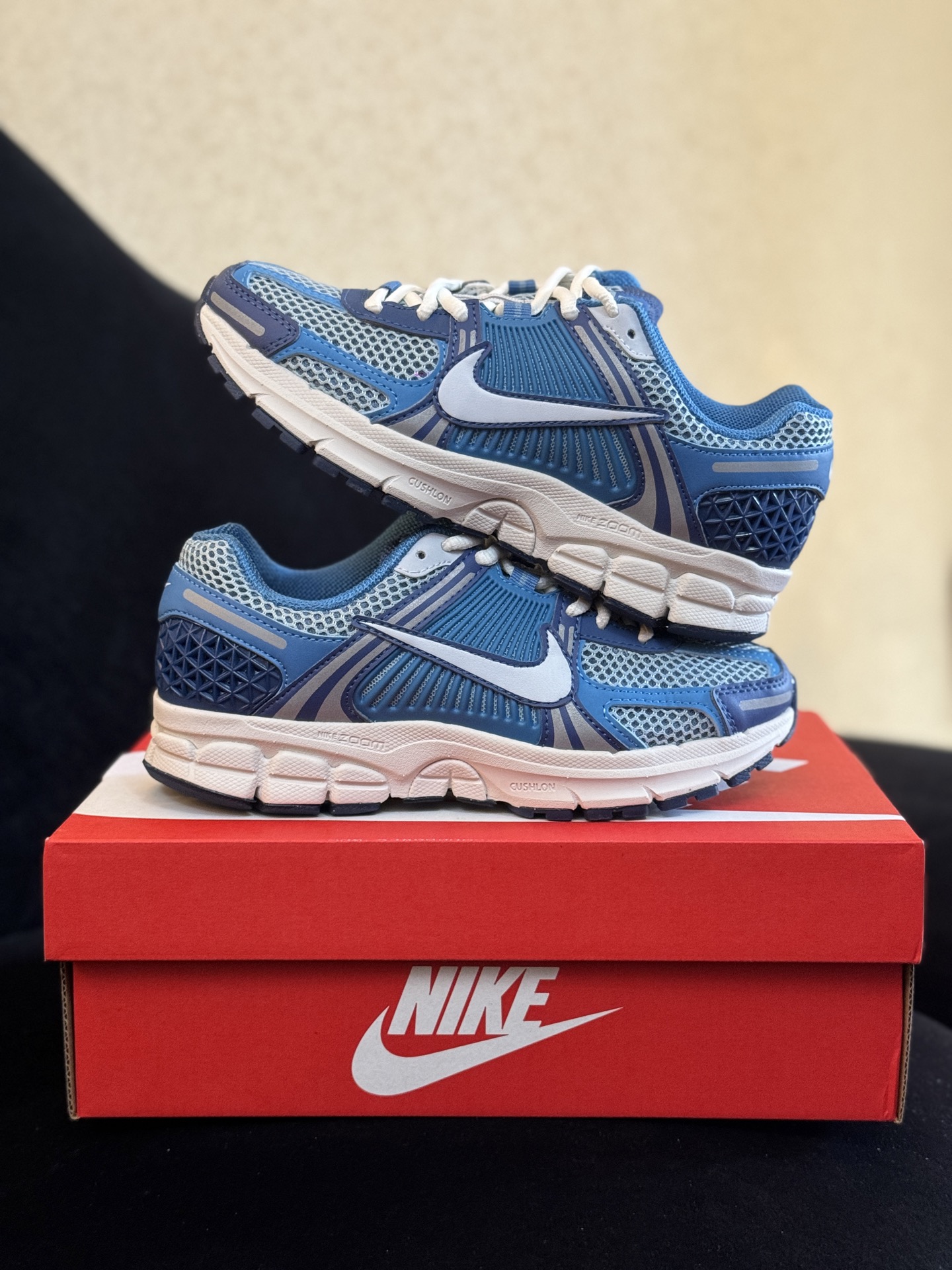八月开门红 福利特价‼️  信‼️ Nike Air Zoom Vomero 5  正确色卡+高频+组合大底+前后掌气垫