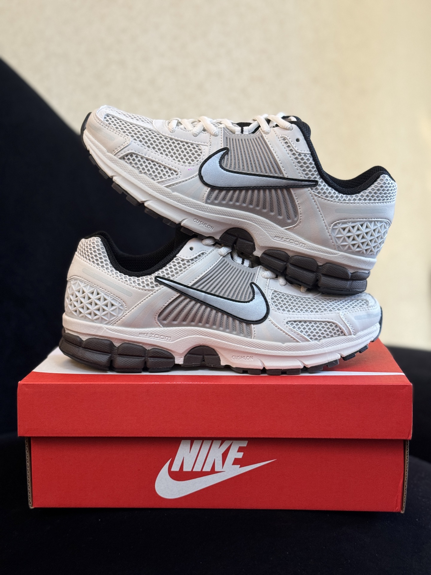 八月开门红 福利特价‼️  信‼️ Nike Air Zoom Vomero 5  正确色卡+高频+组合大底+前后掌气垫