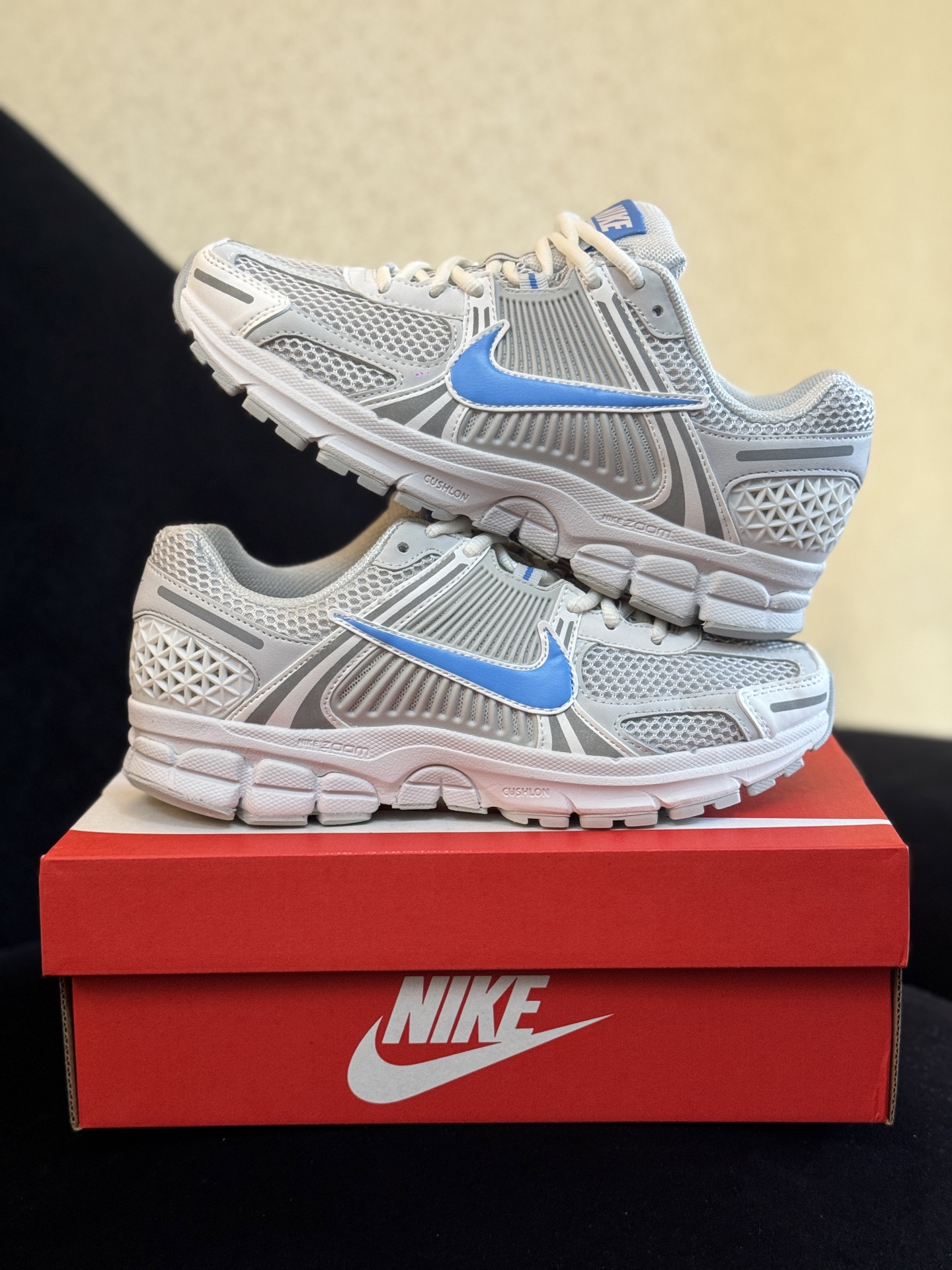 八月开门红 福利特价‼️  信‼️ Nike Air Zoom Vomero 5  正确色卡+高频+组合大底+前后掌气垫