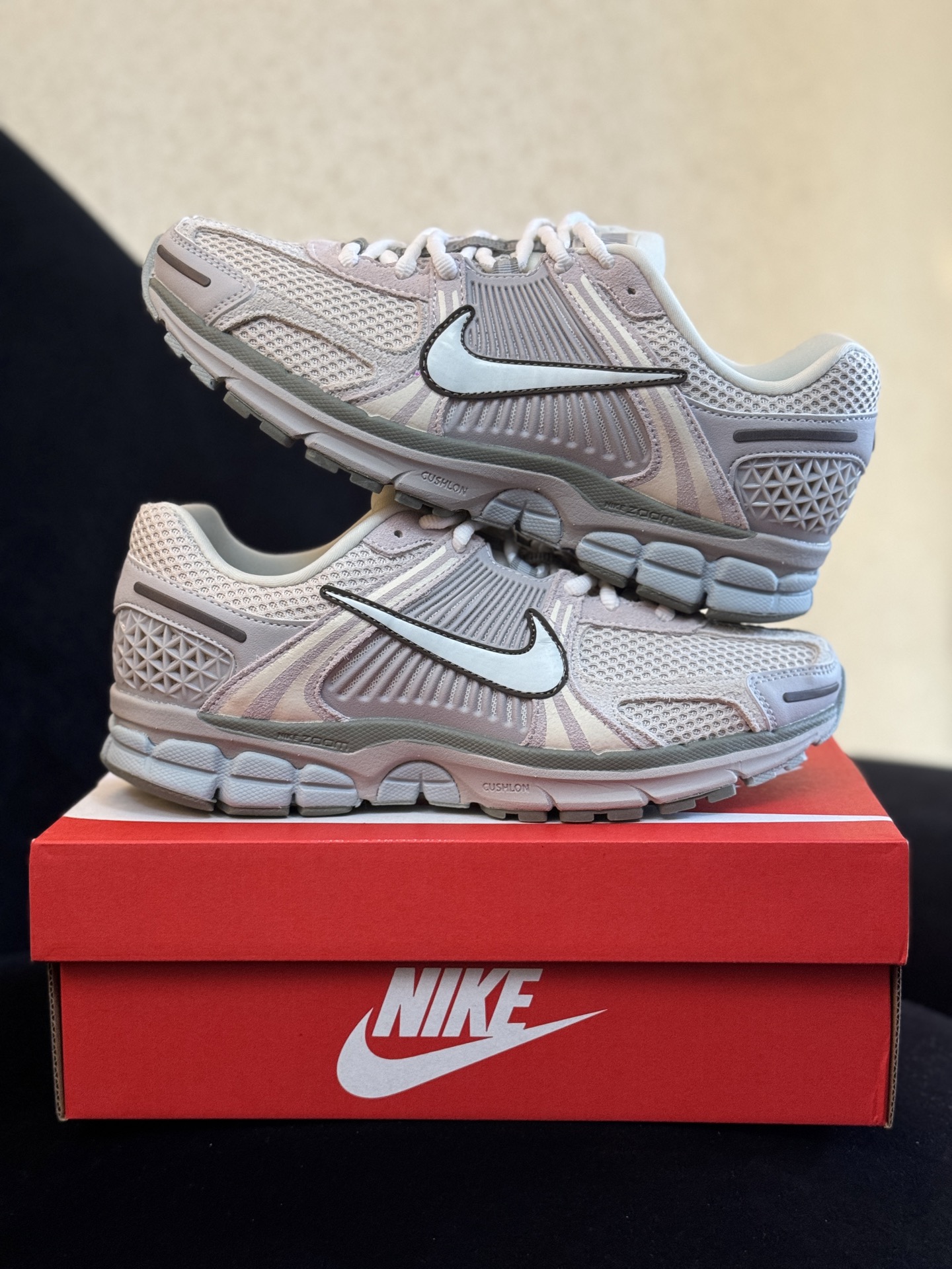 八月开门红 福利特价‼️  信‼️ Nike Air Zoom Vomero 5  正确色卡+高频+组合大底+前后掌气垫