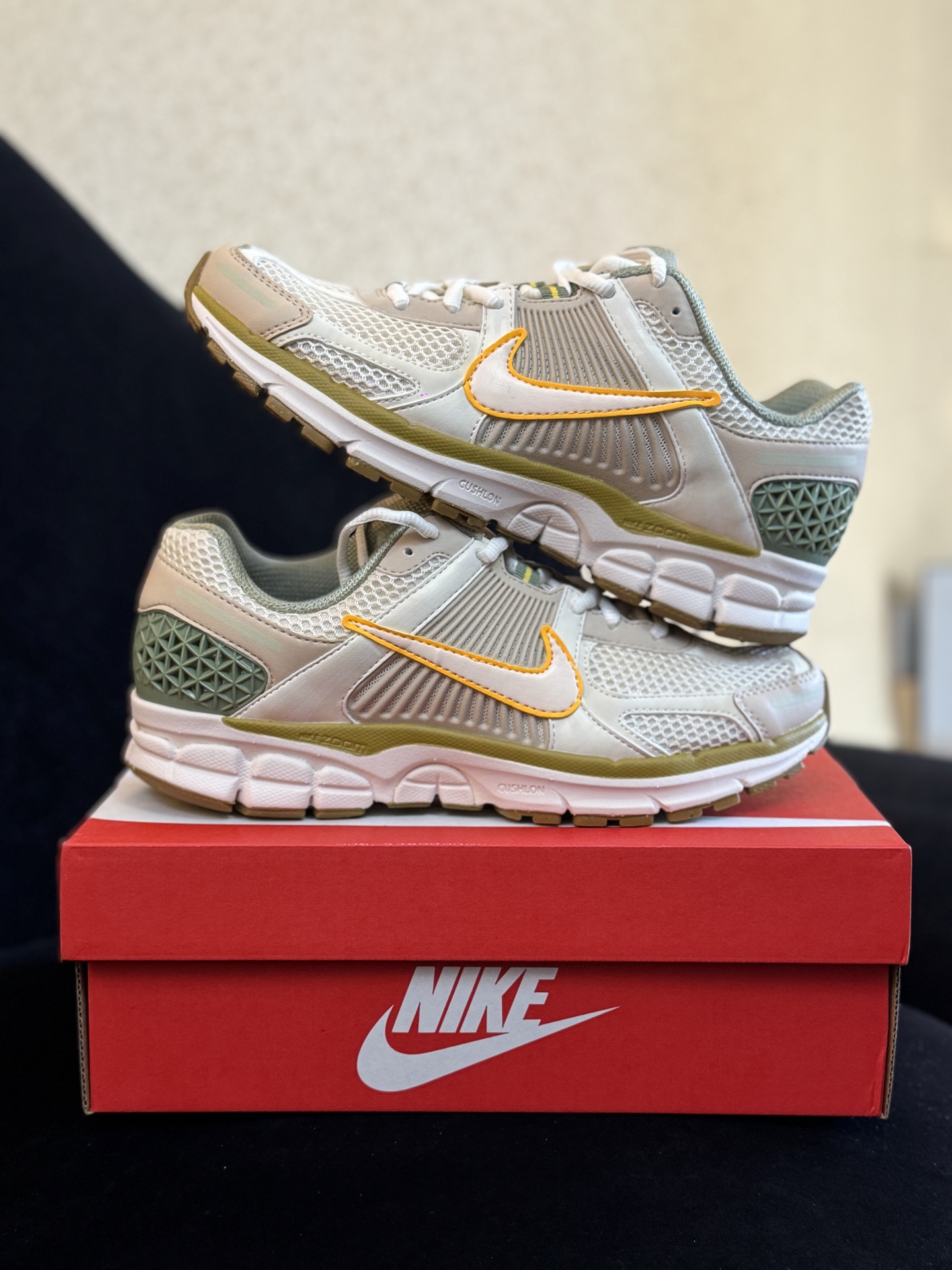 八月开门红 福利特价‼️  信‼️ Nike Air Zoom Vomero 5  正确色卡+高频+组合大底+前后掌气垫