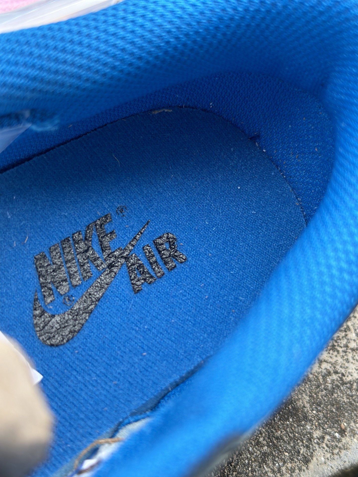 
双十一福利开启‼️
本地自取💰200 核心私信‼️
Travis Scott x Air Jordan AJ1 Low OG SP TS联名倒钩低帮 全套原纸板楦头开发 
纯原品质 一图一物 不套文案 不以低版本冒充纯原 
编码:DM7866-140 白黑蓝
SIZE：36/47.5