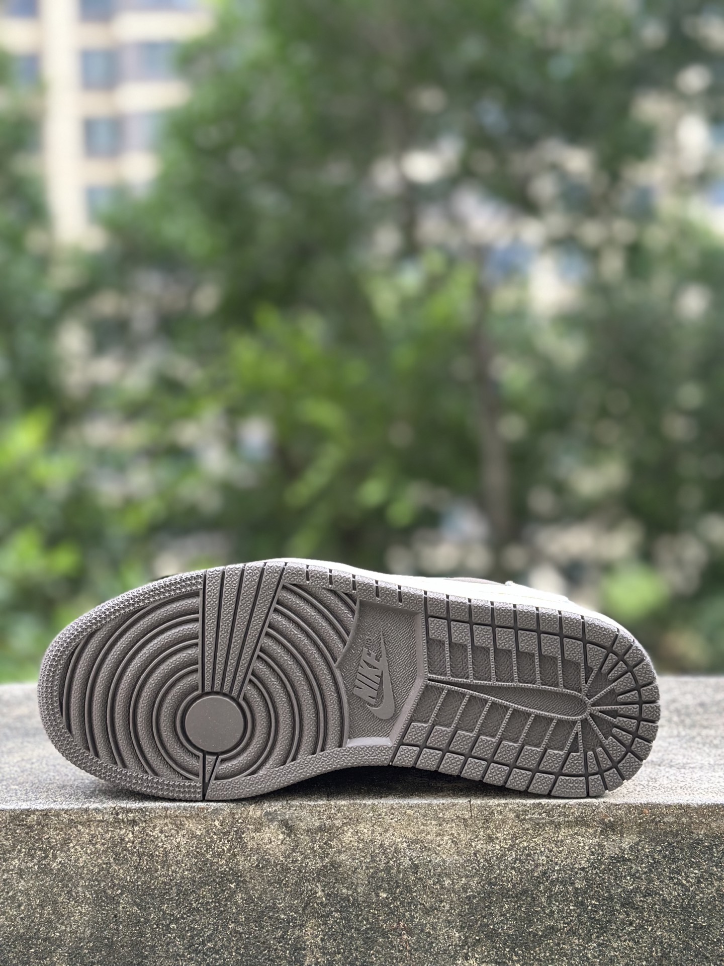 
双十一福利开启‼️
本地自取💰200 核心私信‼️
Travis Scott x Air Jordan AJ1 Low OG SP TS联名倒钩低帮 全套原纸板楦头开发 
纯原品质 一图一物 不套文案 不以低版本冒充纯原 
编码:DM7866-162 白棕
SIZE：35.5/47.5