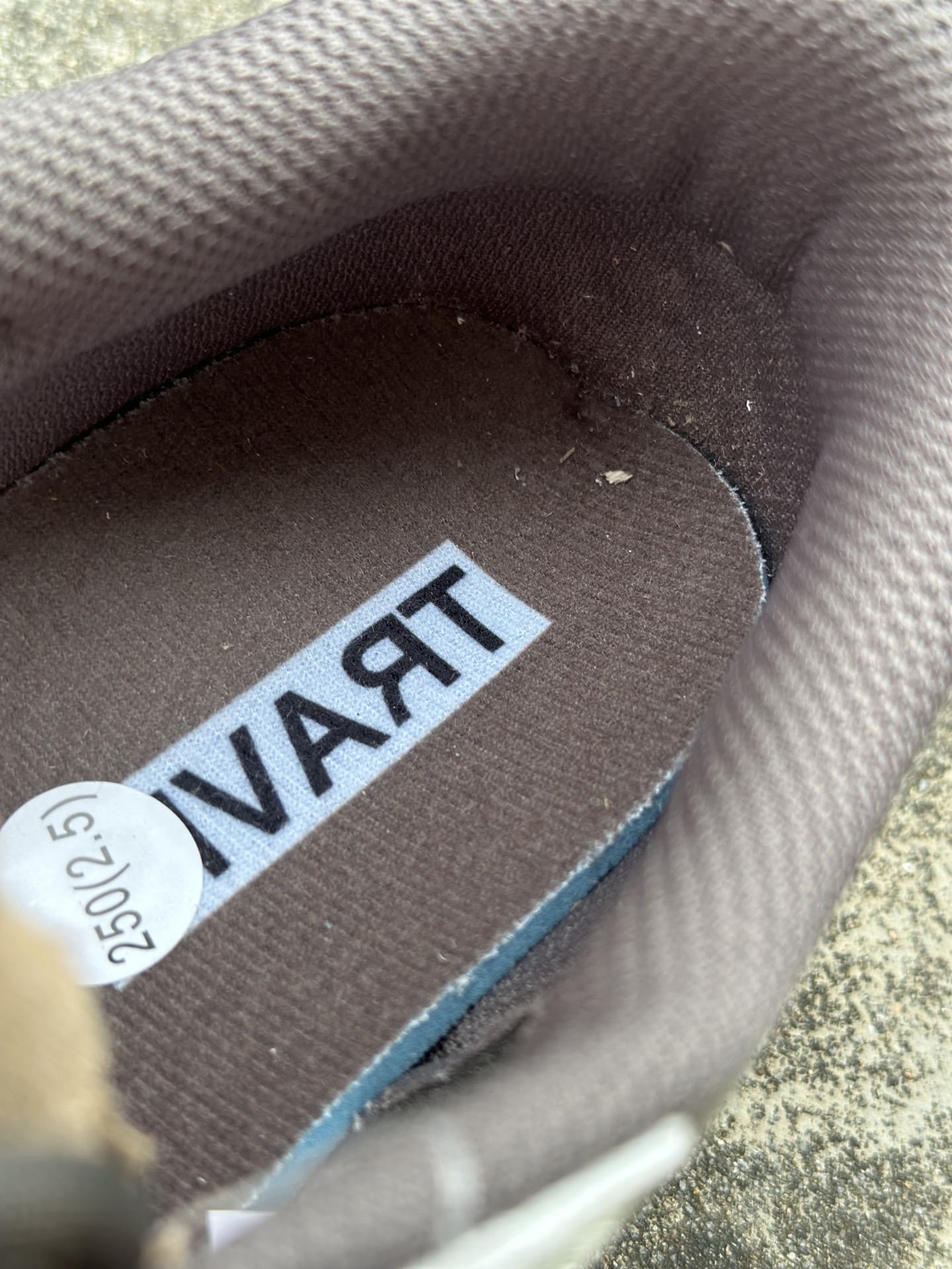 
双十一福利开启‼️
本地自取💰200 核心私信‼️
Travis Scott x Air Jordan AJ1 Low OG SP TS联名倒钩低帮 全套原纸板楦头开发 
纯原品质 一图一物 不套文案 不以低版本冒充纯原 
编码:DM7866-162 白棕
SIZE：35.5/47.5