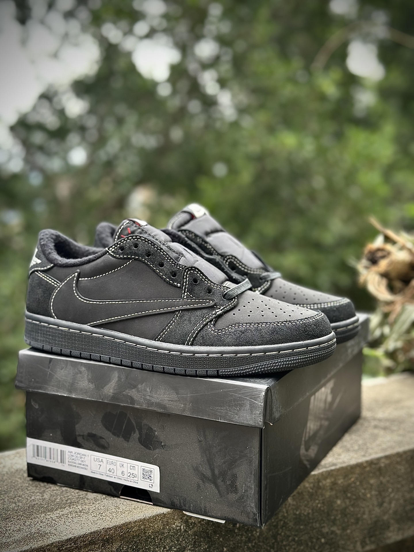 
双十一福利开启‼️
本地自取💰200 核心私信‼️
Travis Scott x Air Jordan AJ1 Low OG SP TS联名倒钩低帮 全套原纸板楦头开发 
纯原品质 一图一物 不套文案 不以低版本冒充纯原 
编码:DM7866-001 黑武士
SIZE：36/47.5