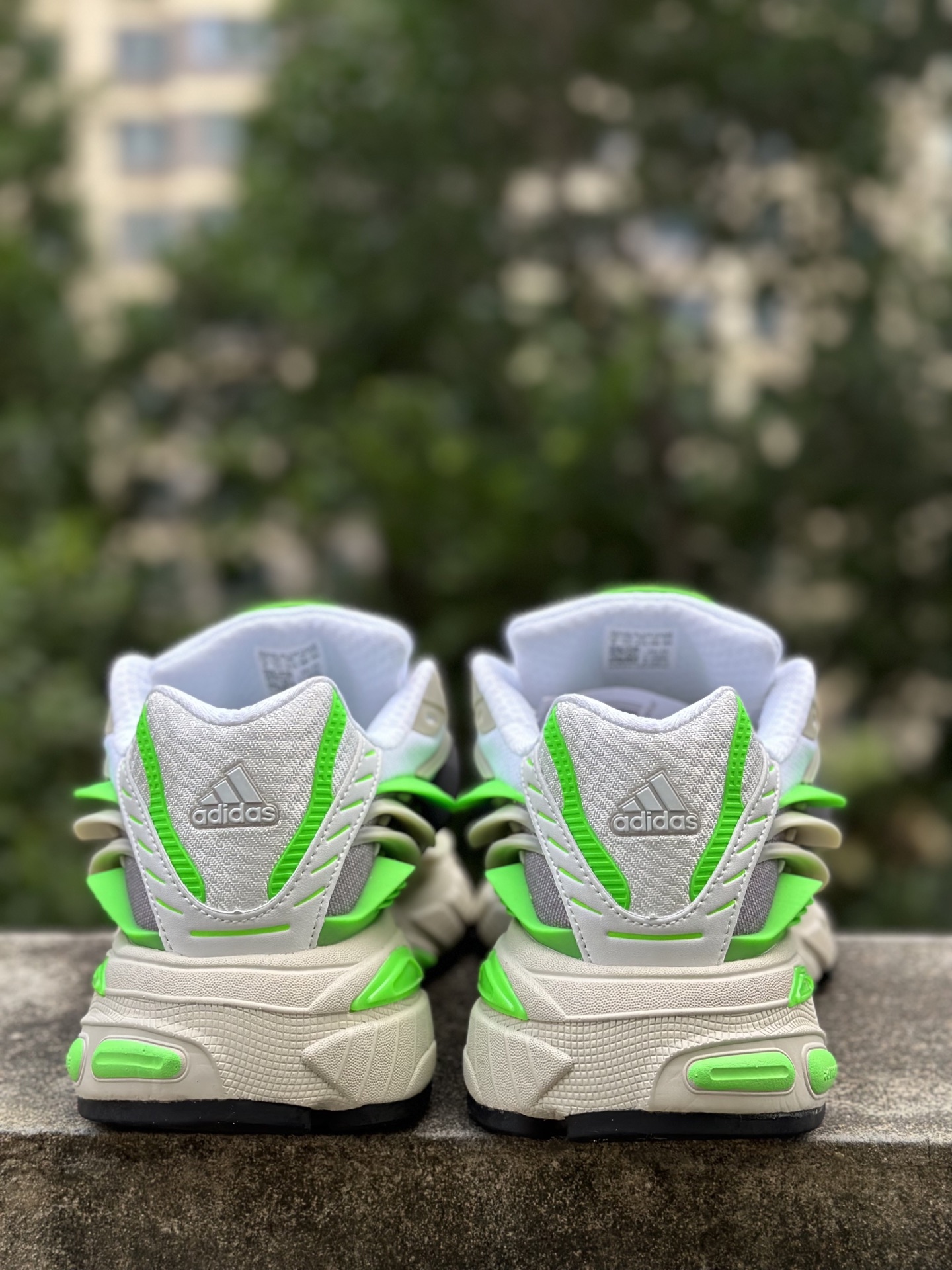 220 Pharrell x adidas Adistar Jellyfish 低帮复古风老爹鞋 JP9260