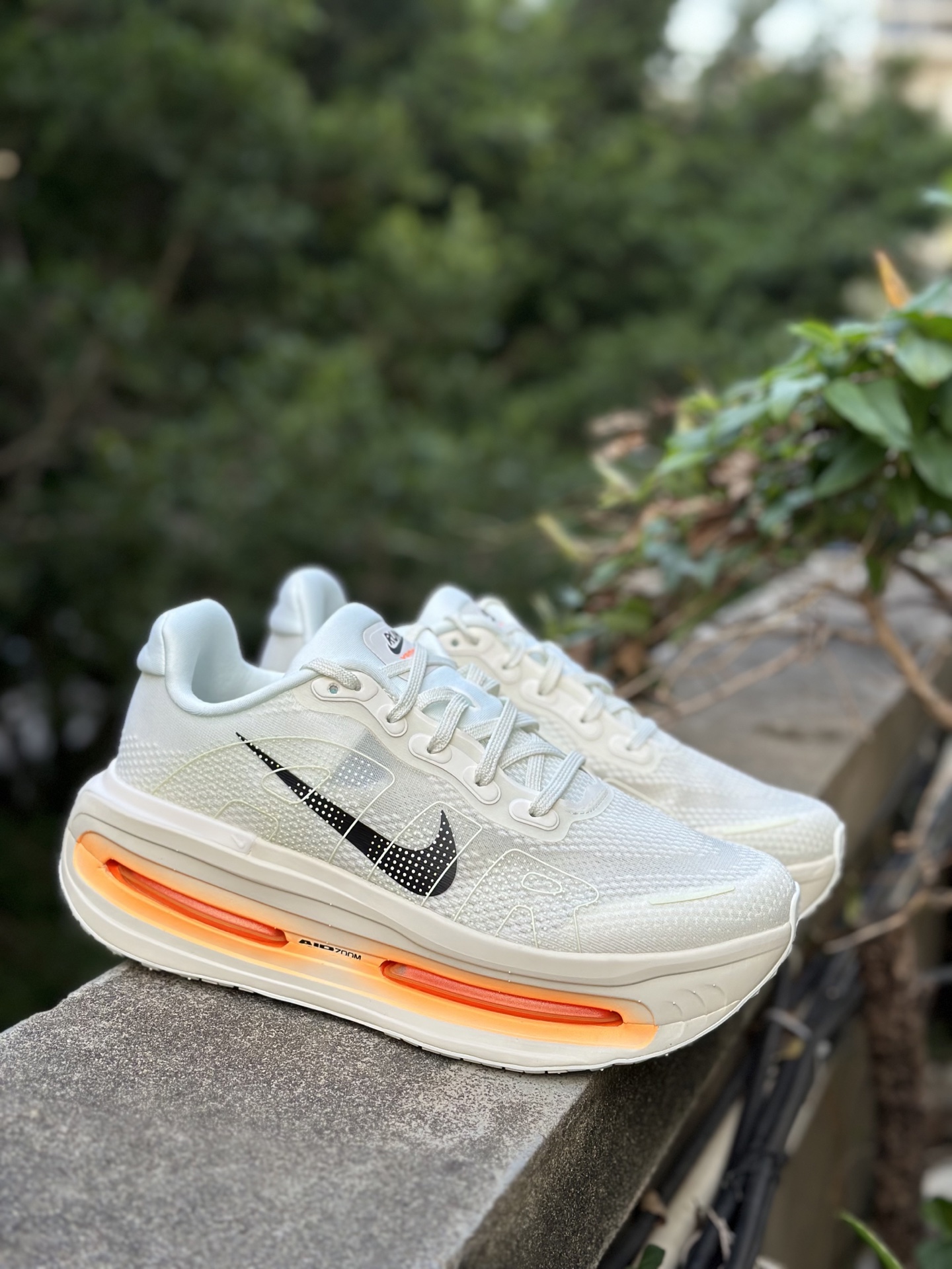 Nike Air Zoom Vomero Premium 耐克网面厚底气垫跑鞋 黑橙 IQ4035-100