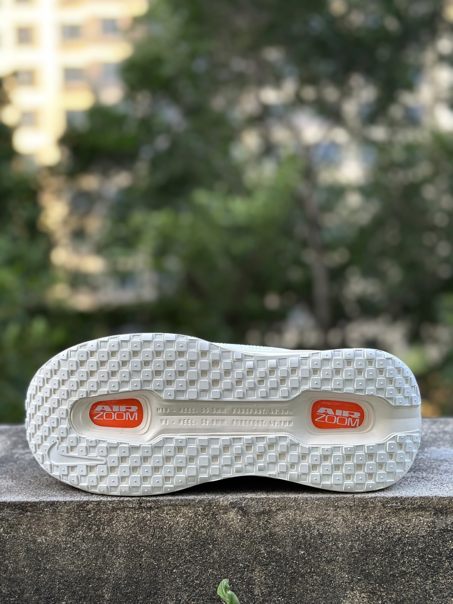 Nike Air Zoom Vomero Premium 耐克网面厚底气垫跑鞋 黑橙 IQ4035-100