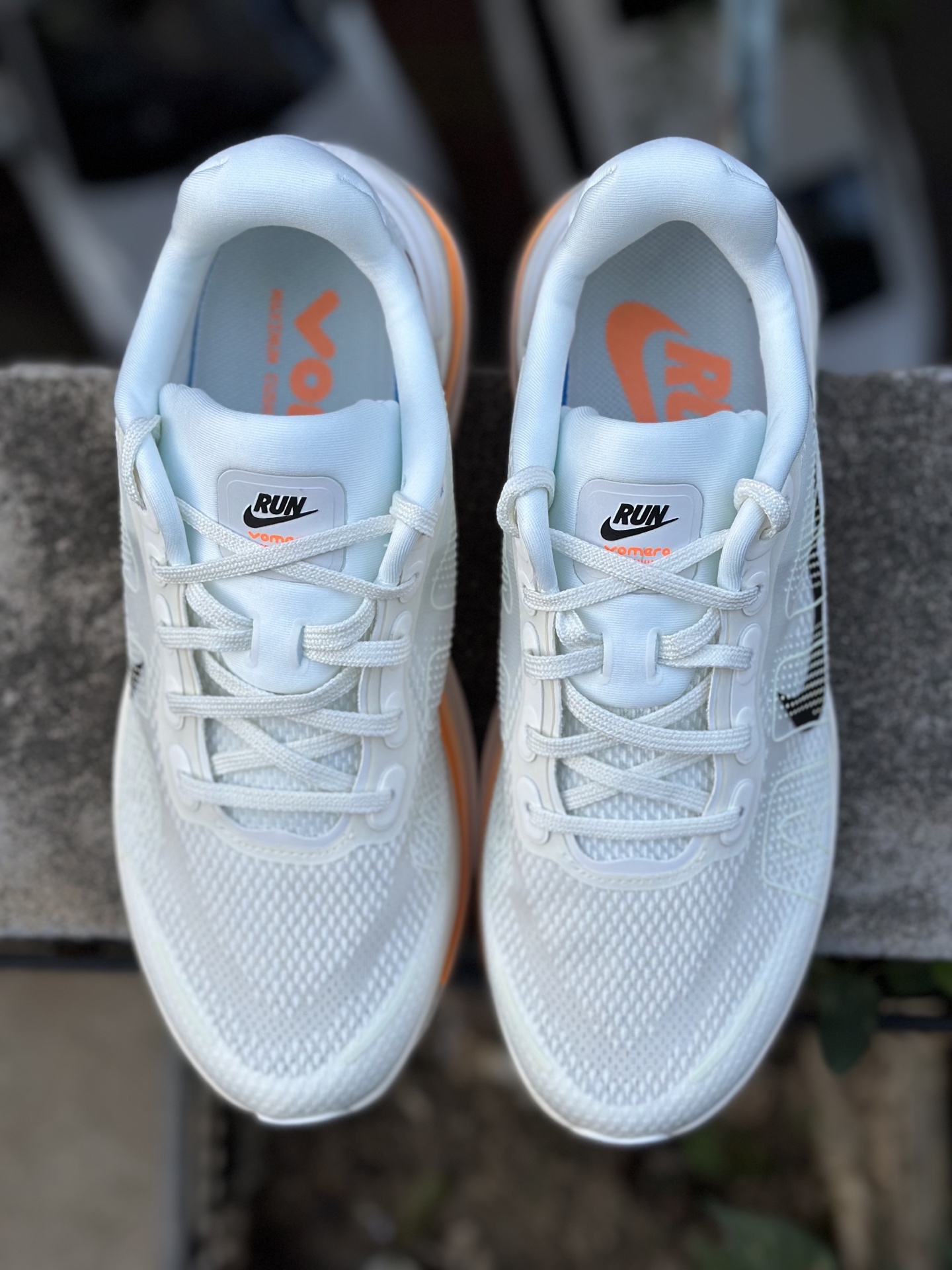 Nike Air Zoom Vomero Premium 耐克网面厚底气垫跑鞋 黑橙 IQ4035-100