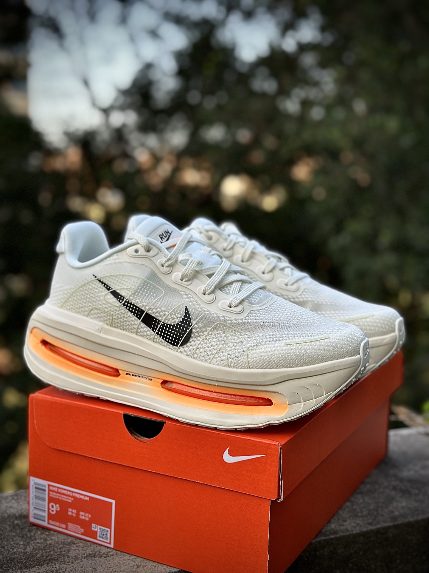 Nike Air Zoom Vomero Premium 耐克网面厚底气垫跑鞋 黑橙 IQ4035-100