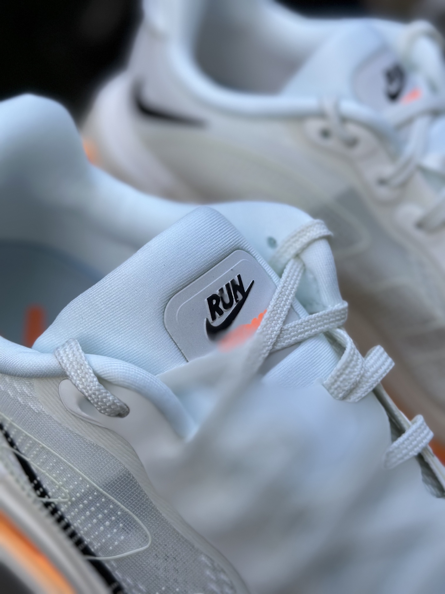 Nike Air Zoom Vomero Premium 耐克网面厚底气垫跑鞋 黑橙 IQ4035-100