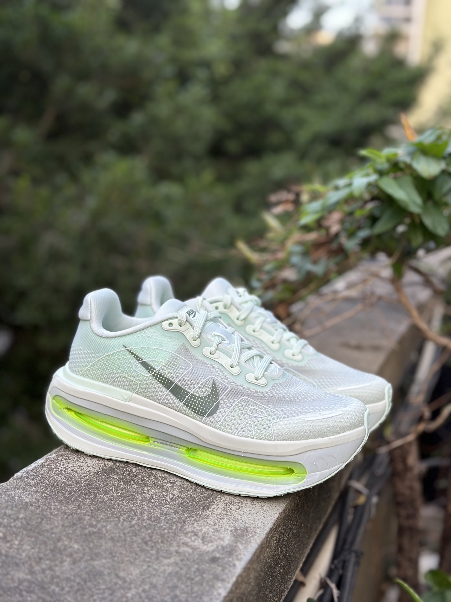 Nike Air Zoom Vomero Premium 耐克网面厚底气垫跑鞋 绿色 Nike Air Zoom Vomero Premium 耐克网面厚底气垫跑鞋 绿色