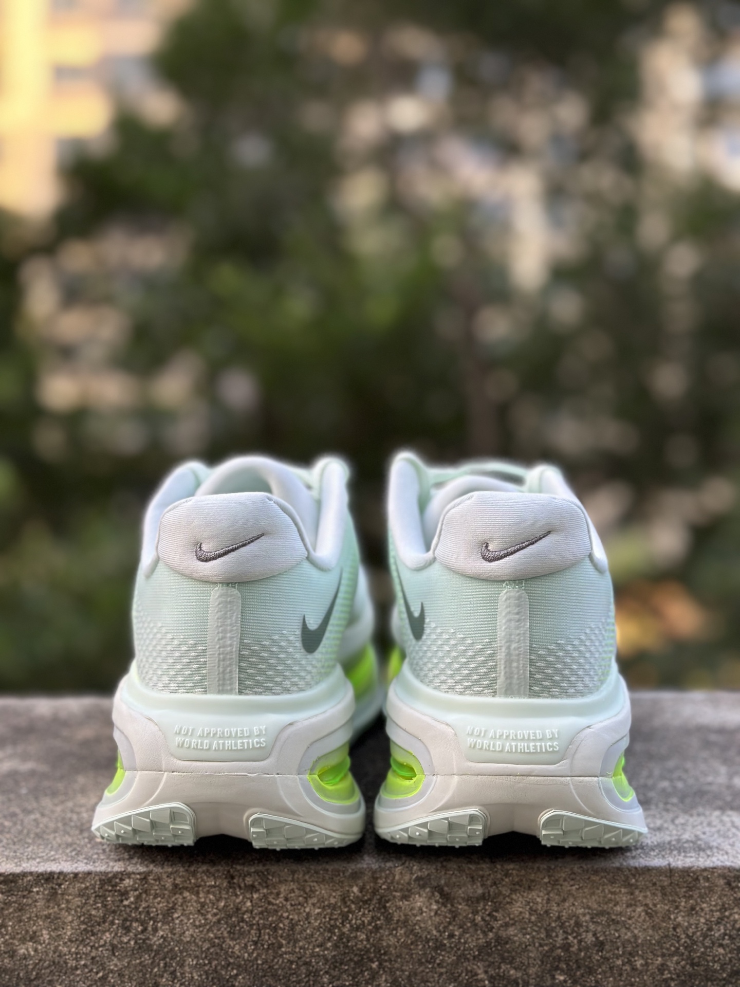 Nike Air Zoom Vomero Premium 耐克网面厚底气垫跑鞋 绿色 Nike Air Zoom Vomero Premium 耐克网面厚底气垫跑鞋 绿色