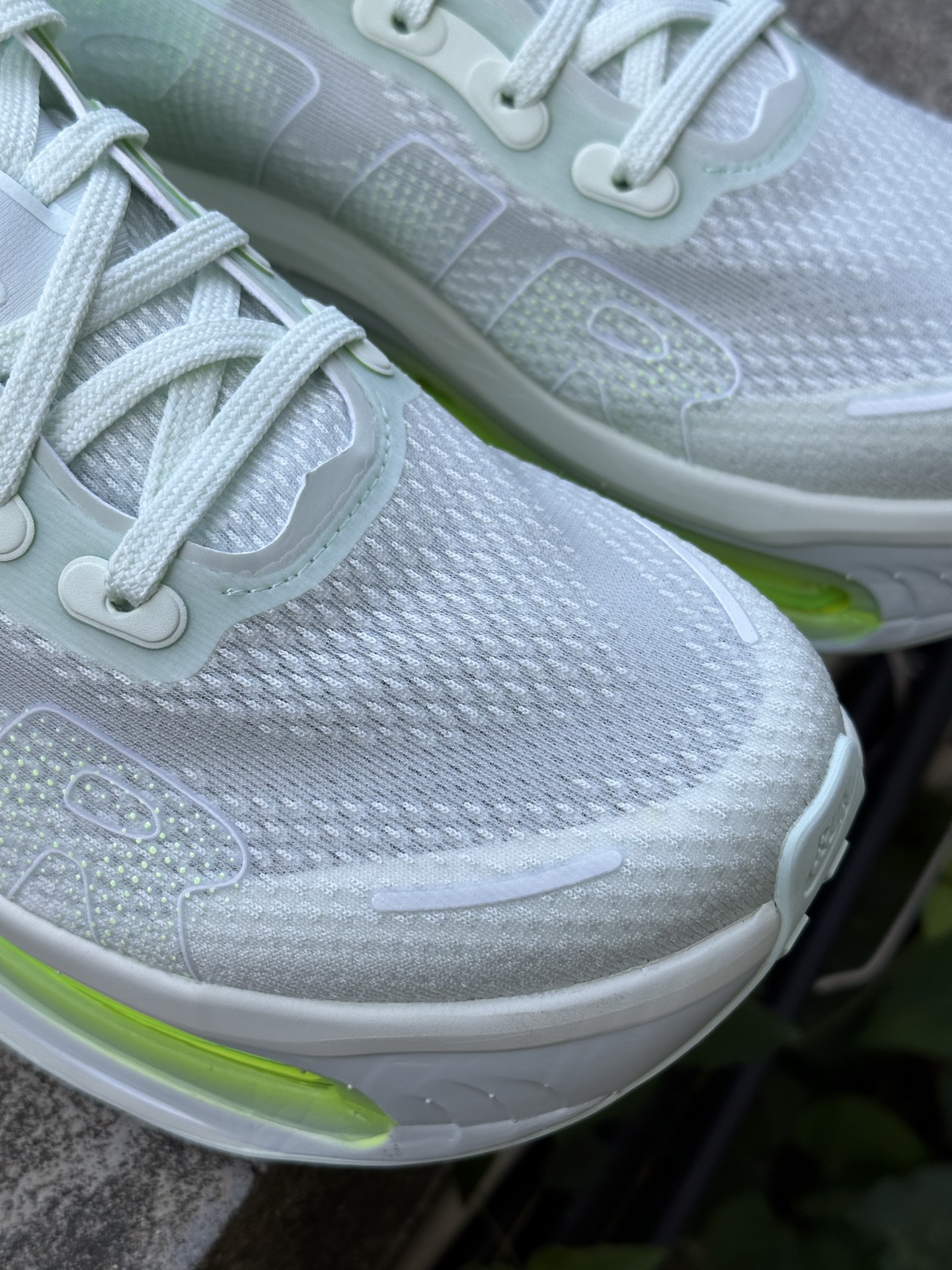 Nike Air Zoom Vomero Premium 耐克网面厚底气垫跑鞋 绿色 Nike Air Zoom Vomero Premium 耐克网面厚底气垫跑鞋 绿色