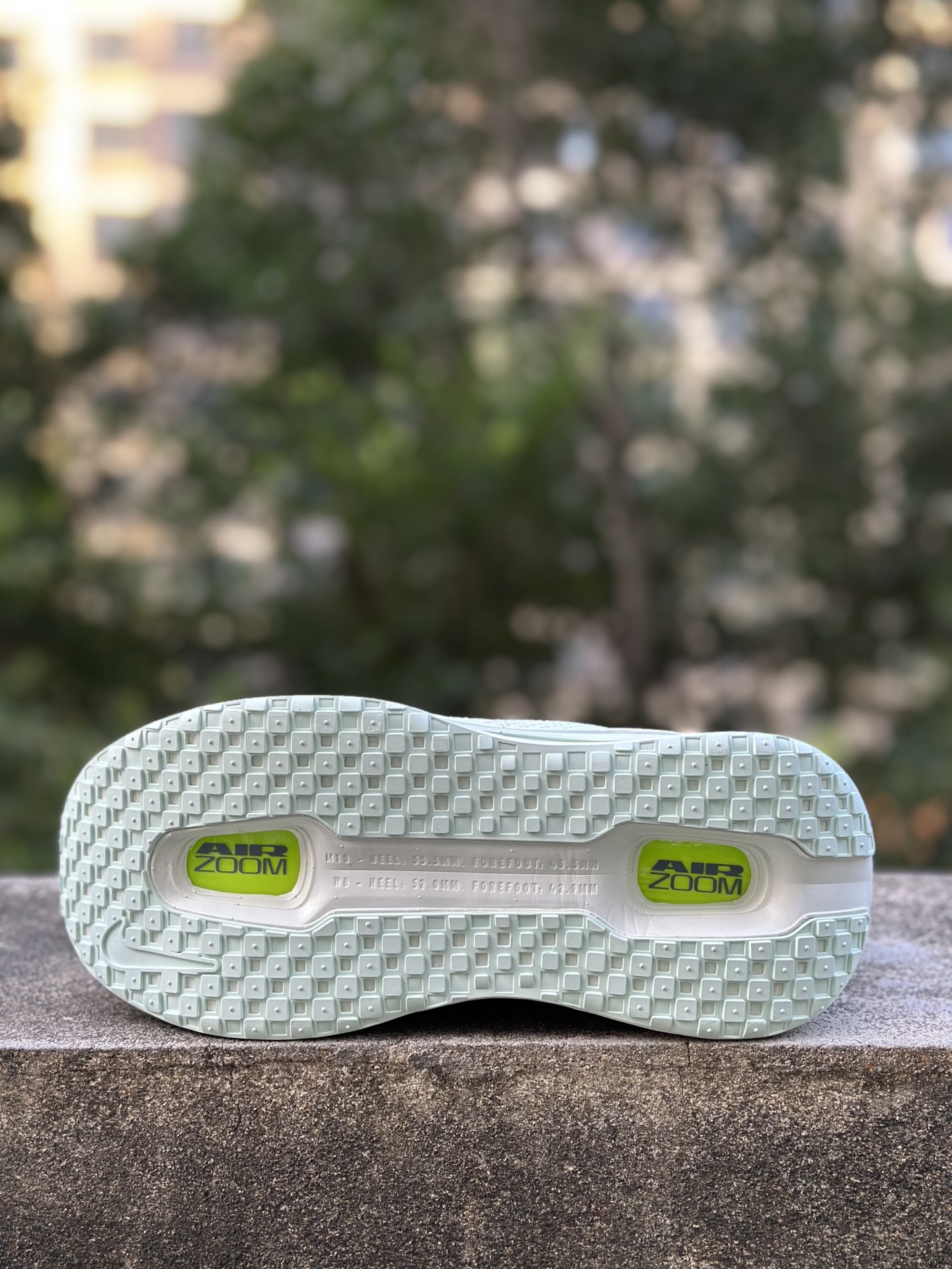 Nike Air Zoom Vomero Premium 耐克网面厚底气垫跑鞋 绿色 Nike Air Zoom Vomero Premium 耐克网面厚底气垫跑鞋 绿色