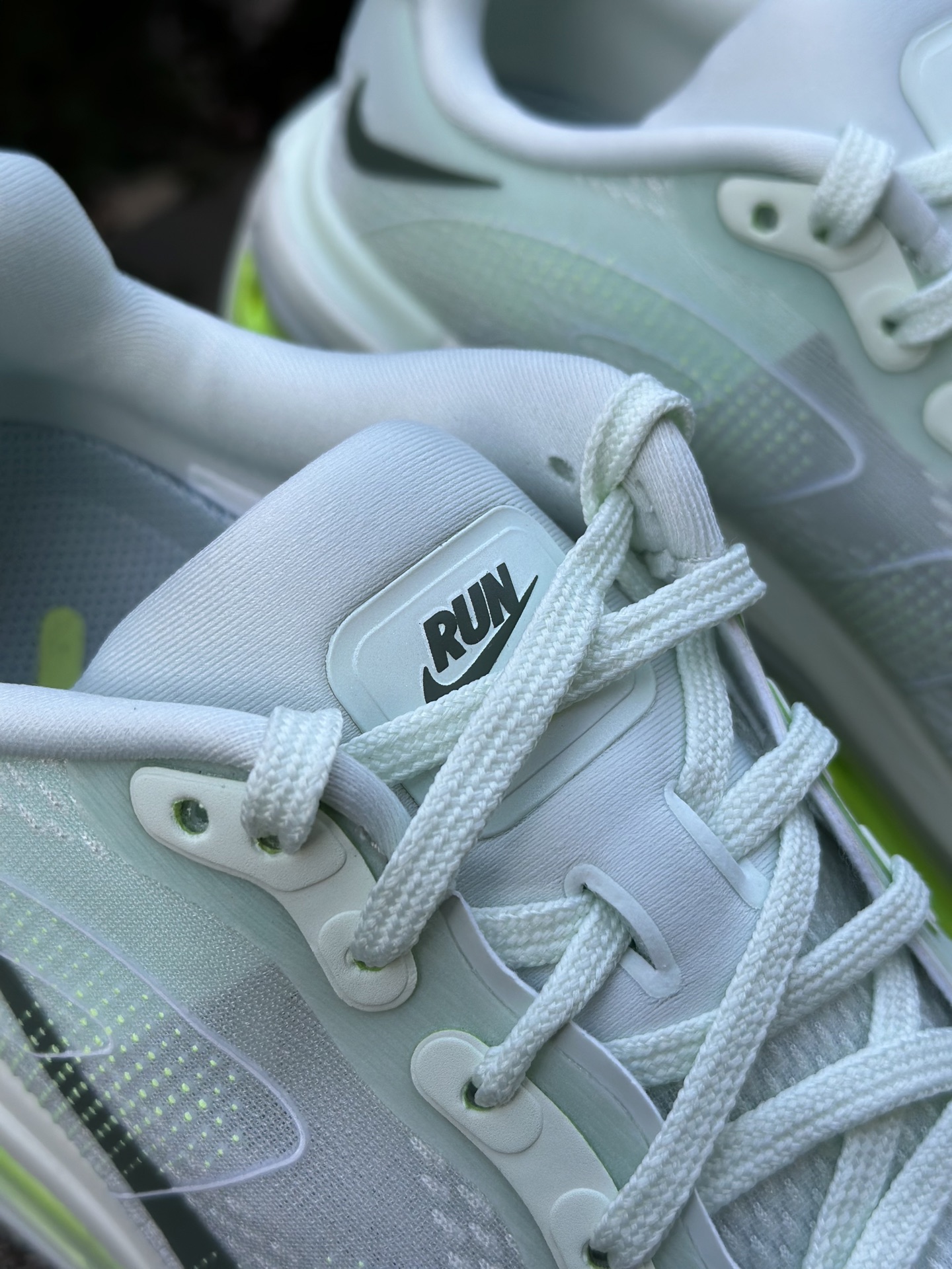 Nike Air Zoom Vomero Premium 耐克网面厚底气垫跑鞋 绿色 Nike Air Zoom Vomero Premium 耐克网面厚底气垫跑鞋 绿色