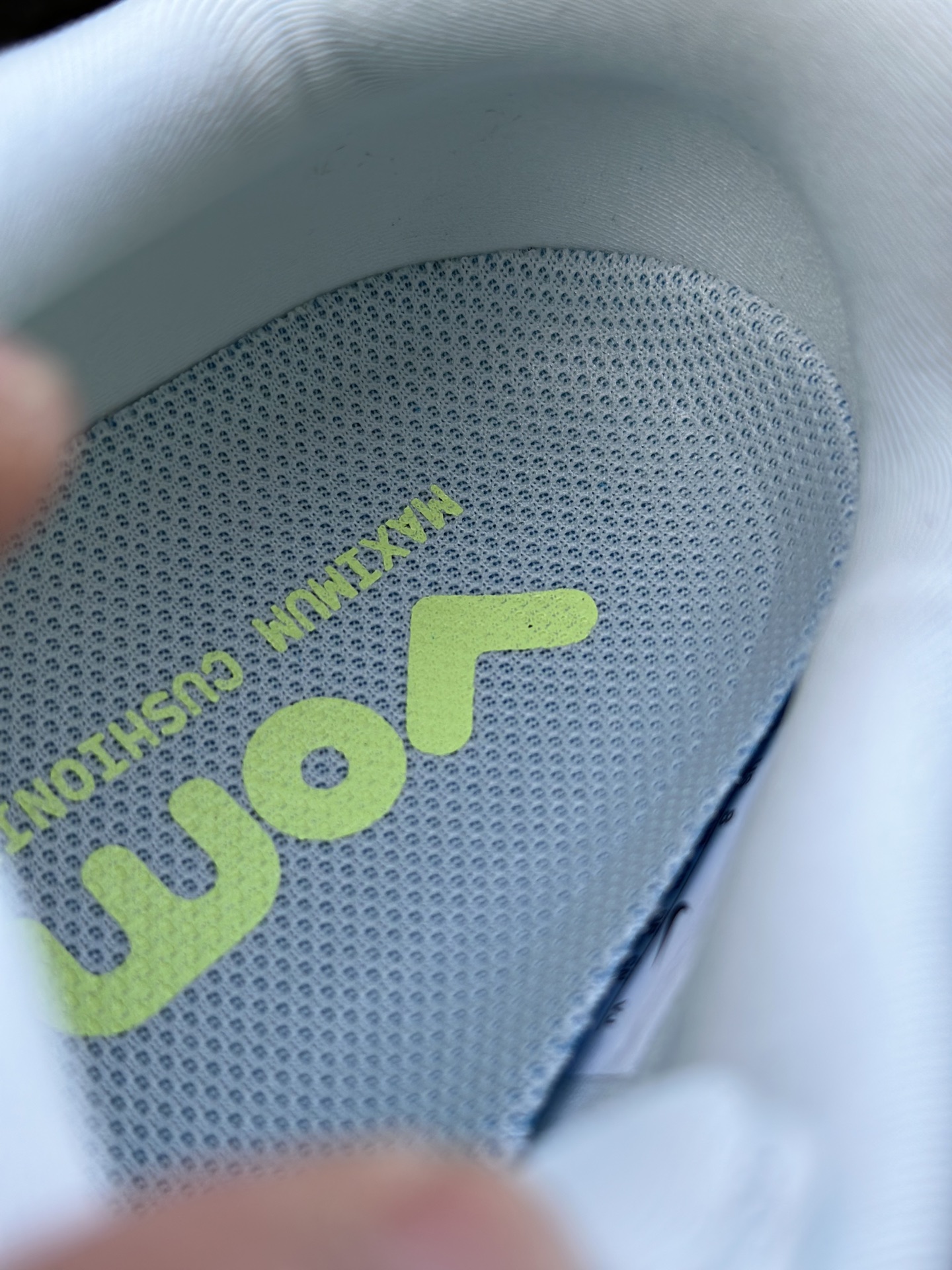 Nike Air Zoom Vomero Premium 耐克网面厚底气垫跑鞋 绿色 Nike Air Zoom Vomero Premium 耐克网面厚底气垫跑鞋 绿色