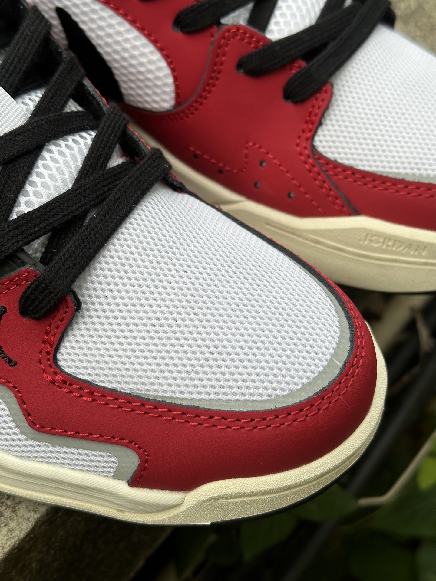 Jordan CMFT Era Chicago 柔软舒适 防滑耐磨 低帮 生活休闲鞋 男款 白红