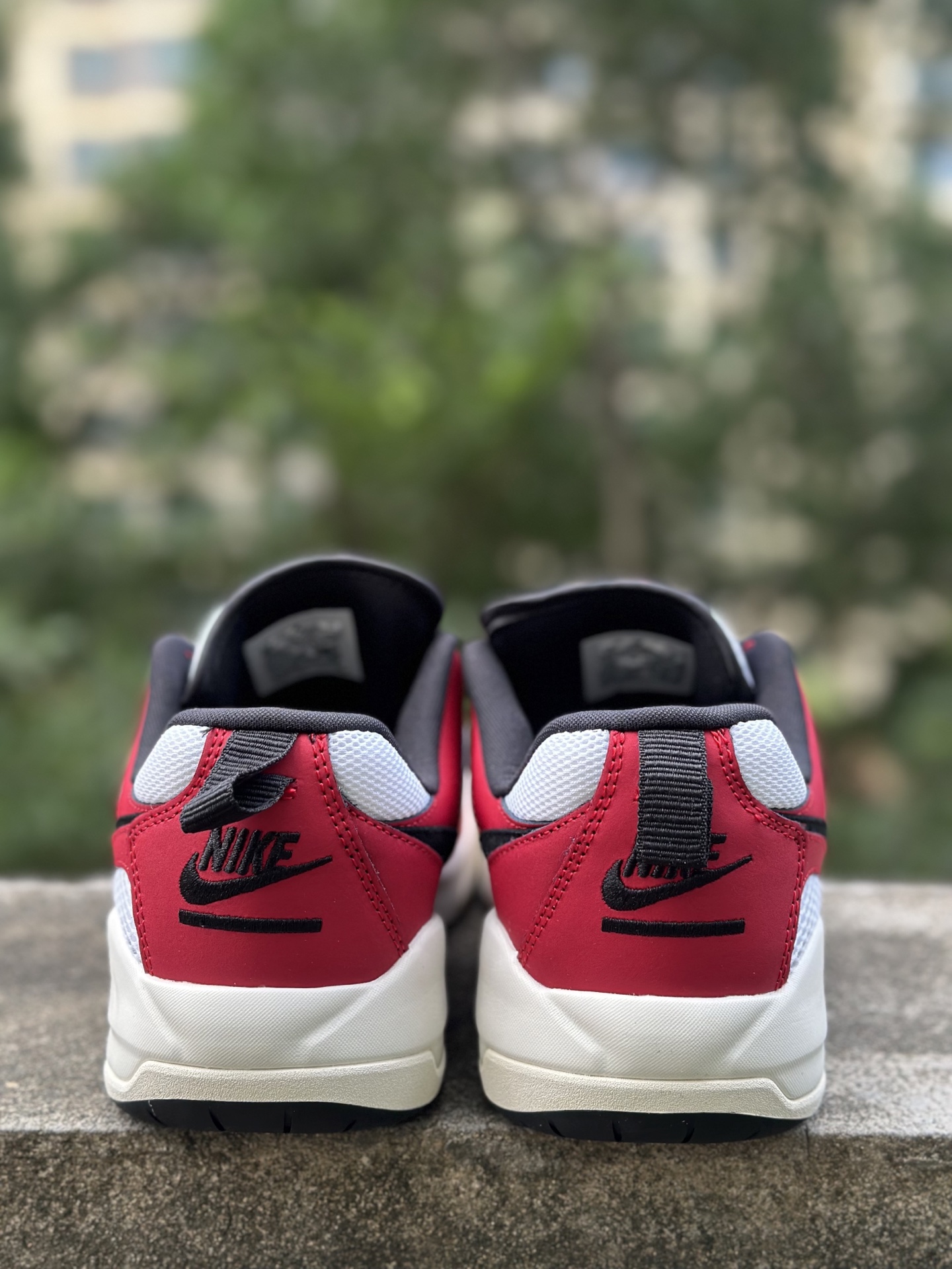 Jordan CMFT Era Chicago 柔软舒适 防滑耐磨 低帮 生活休闲鞋 男款 白红