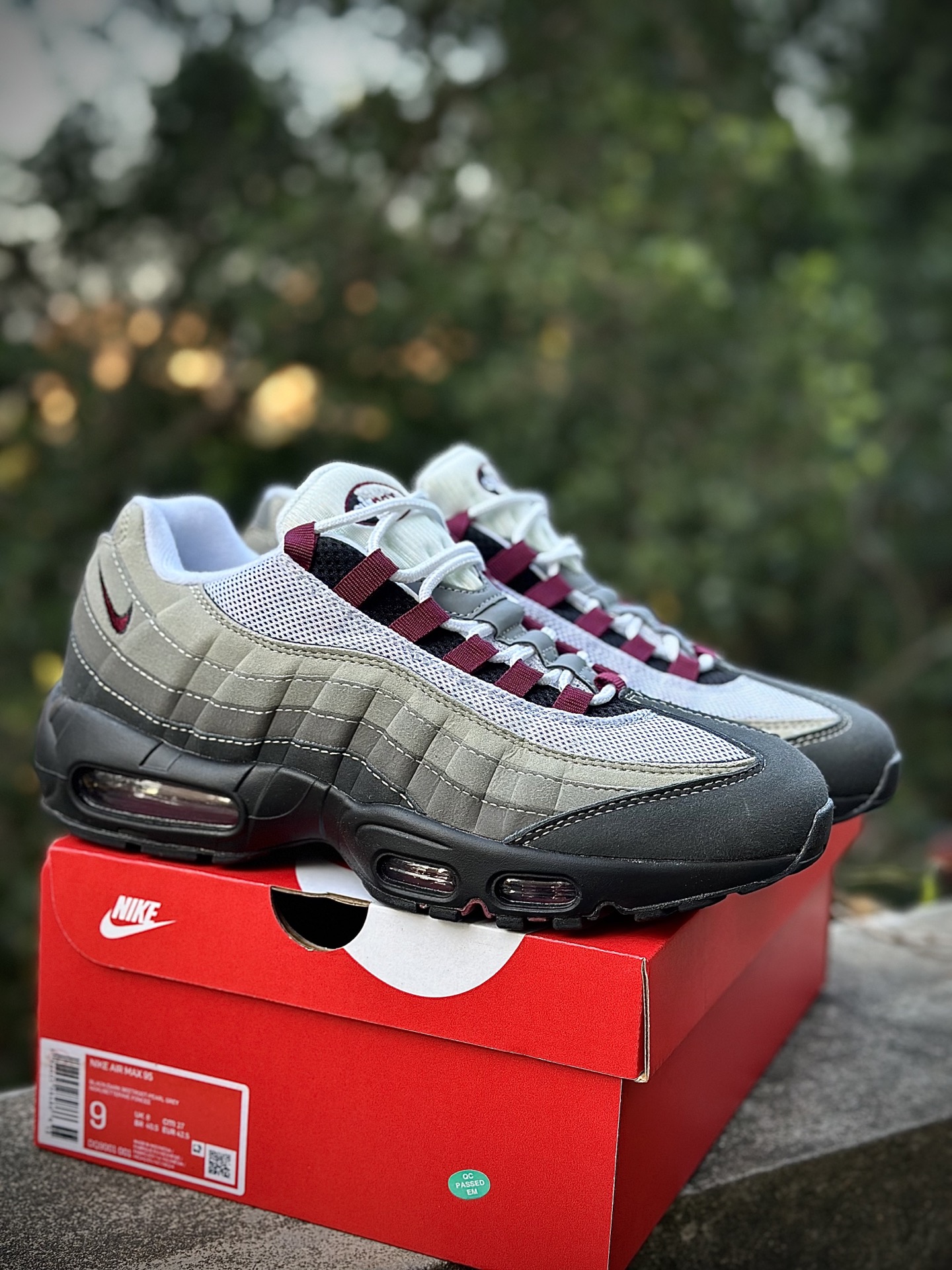 NK Air Max 95 灰白酒红 潮流百搭 气垫缓震慢跑鞋 DQ9001-001