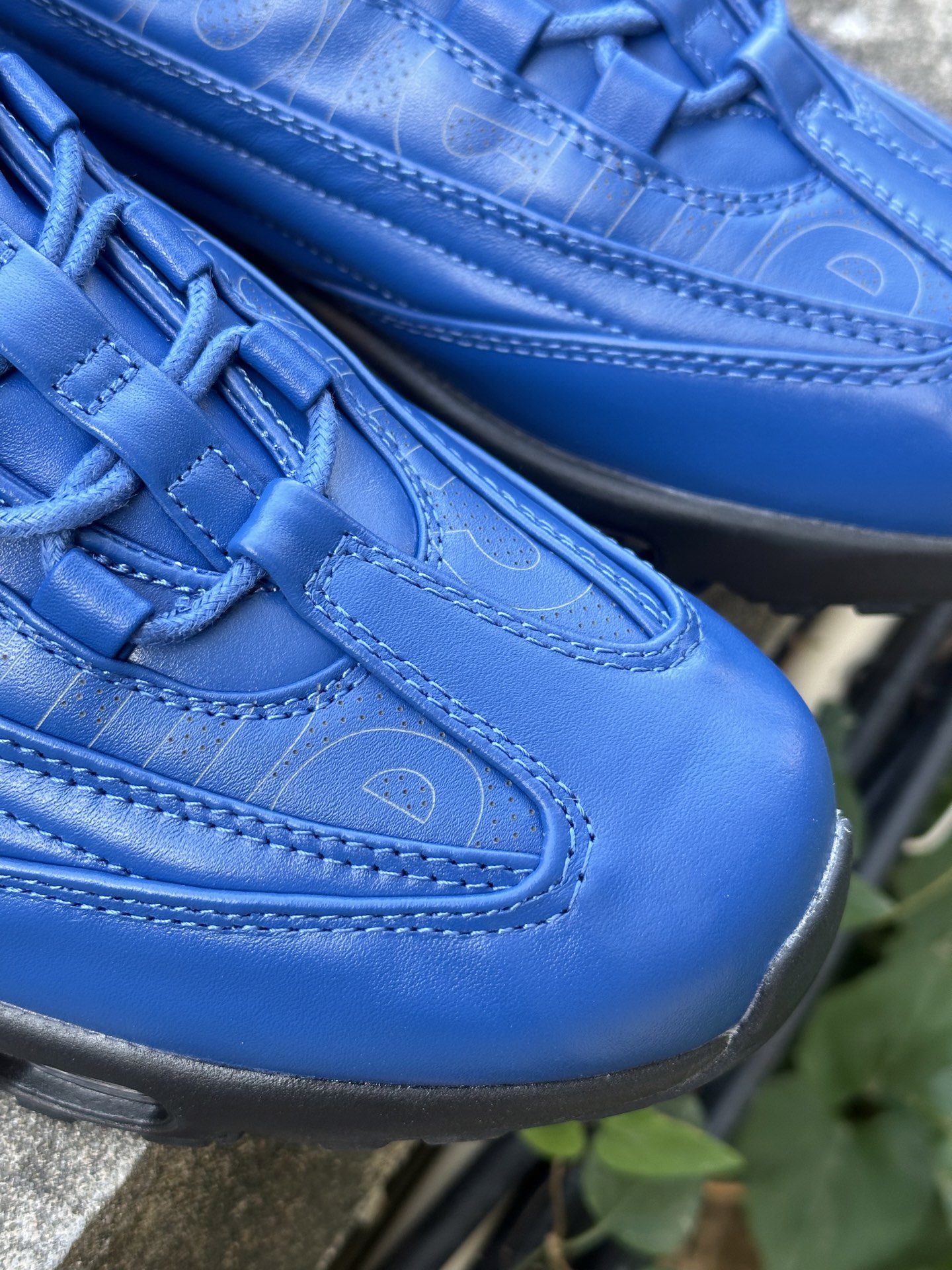 Supreme x NK Air Max 95 Lux 潮流舒适 皮革 低帮跑步鞋 男款 蓝色 潮流百搭 气垫缓震慢跑鞋 CI0999-400