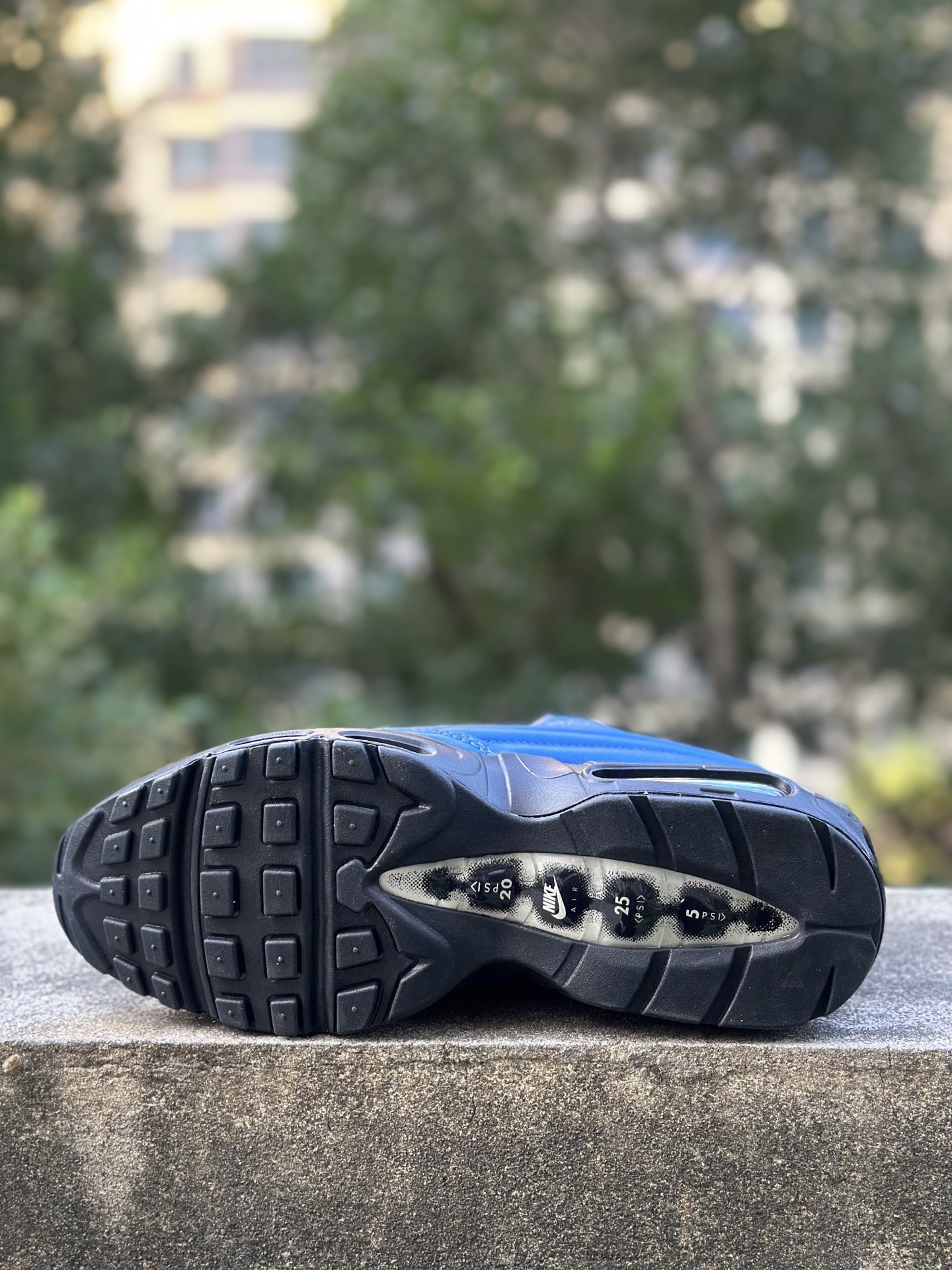 Supreme x NK Air Max 95 Lux 潮流舒适 皮革 低帮跑步鞋 男款 蓝色 潮流百搭 气垫缓震慢跑鞋 CI0999-400