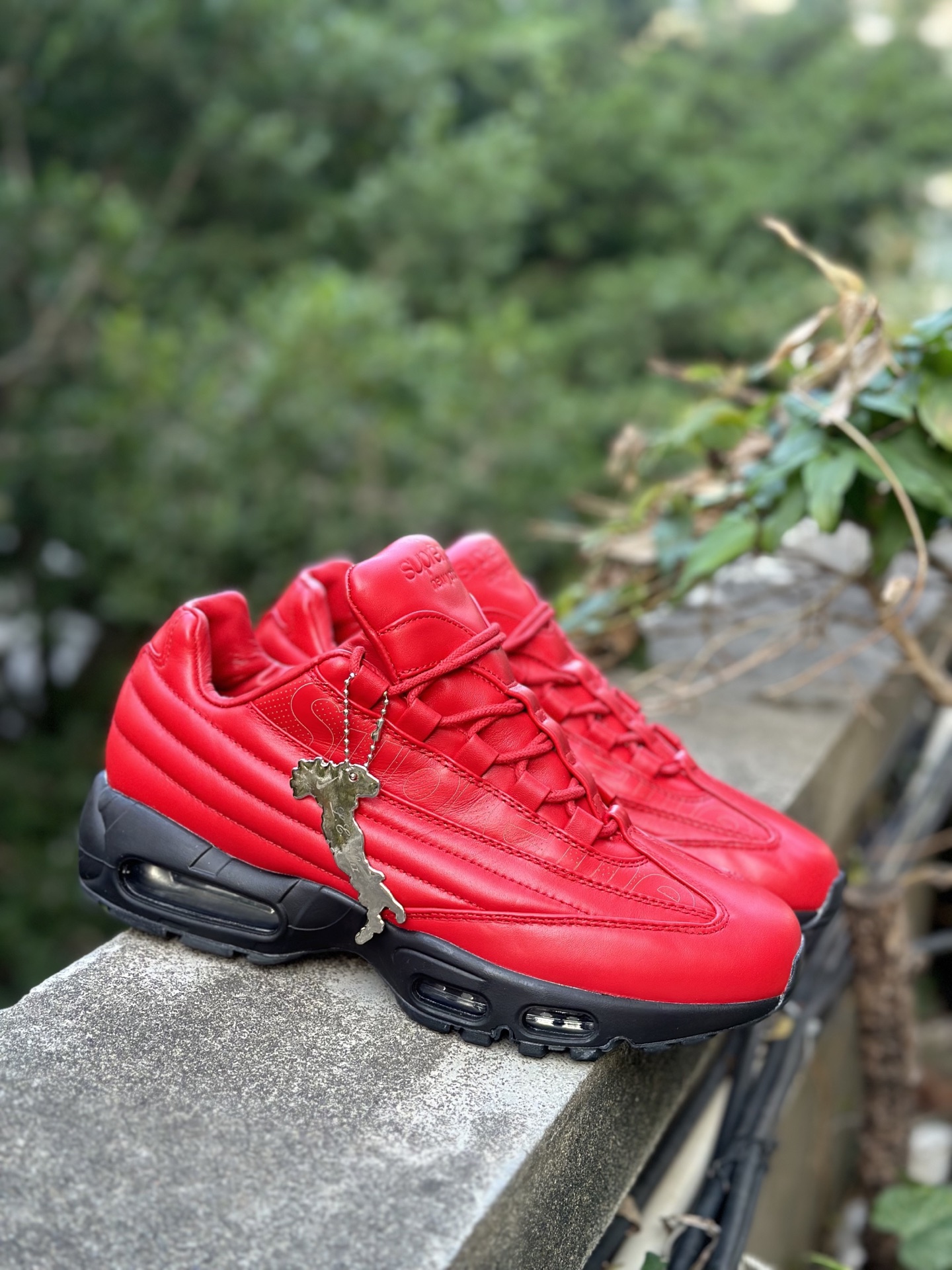 Supreme x NK Air Max 95 Lux 潮流舒适 皮革 低帮跑步鞋 男款 红色 潮流百搭 气垫缓震慢跑鞋 CI0999-600