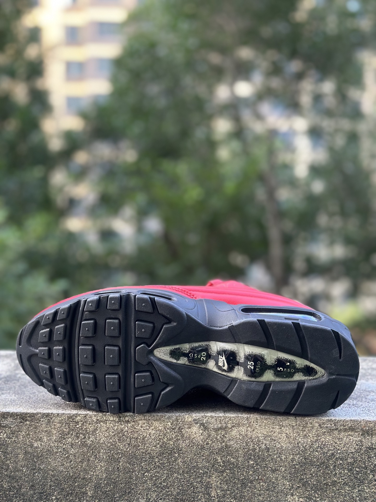 Supreme x NK Air Max 95 Lux 潮流舒适 皮革 低帮跑步鞋 男款 红色 潮流百搭 气垫缓震慢跑鞋 CI0999-600