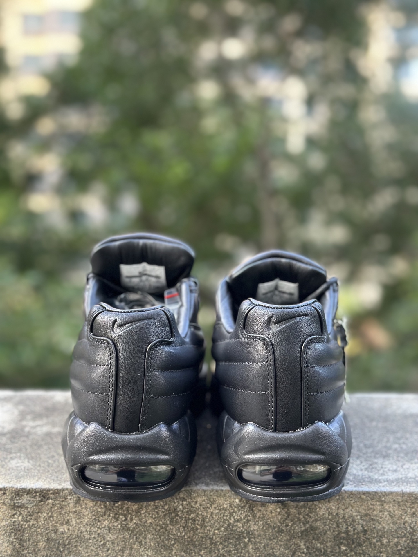 Supreme x NK Air Max 95 Lux 潮流舒适 皮革 低帮跑步鞋 男款 黑色 潮流百搭 气垫缓震慢跑鞋 CI0999-001 Supreme x NK Air Max 95 Lux 潮流舒适 皮革 低帮跑步鞋 男款 黑色 潮流百搭 气垫缓震慢跑鞋 CI0999-001