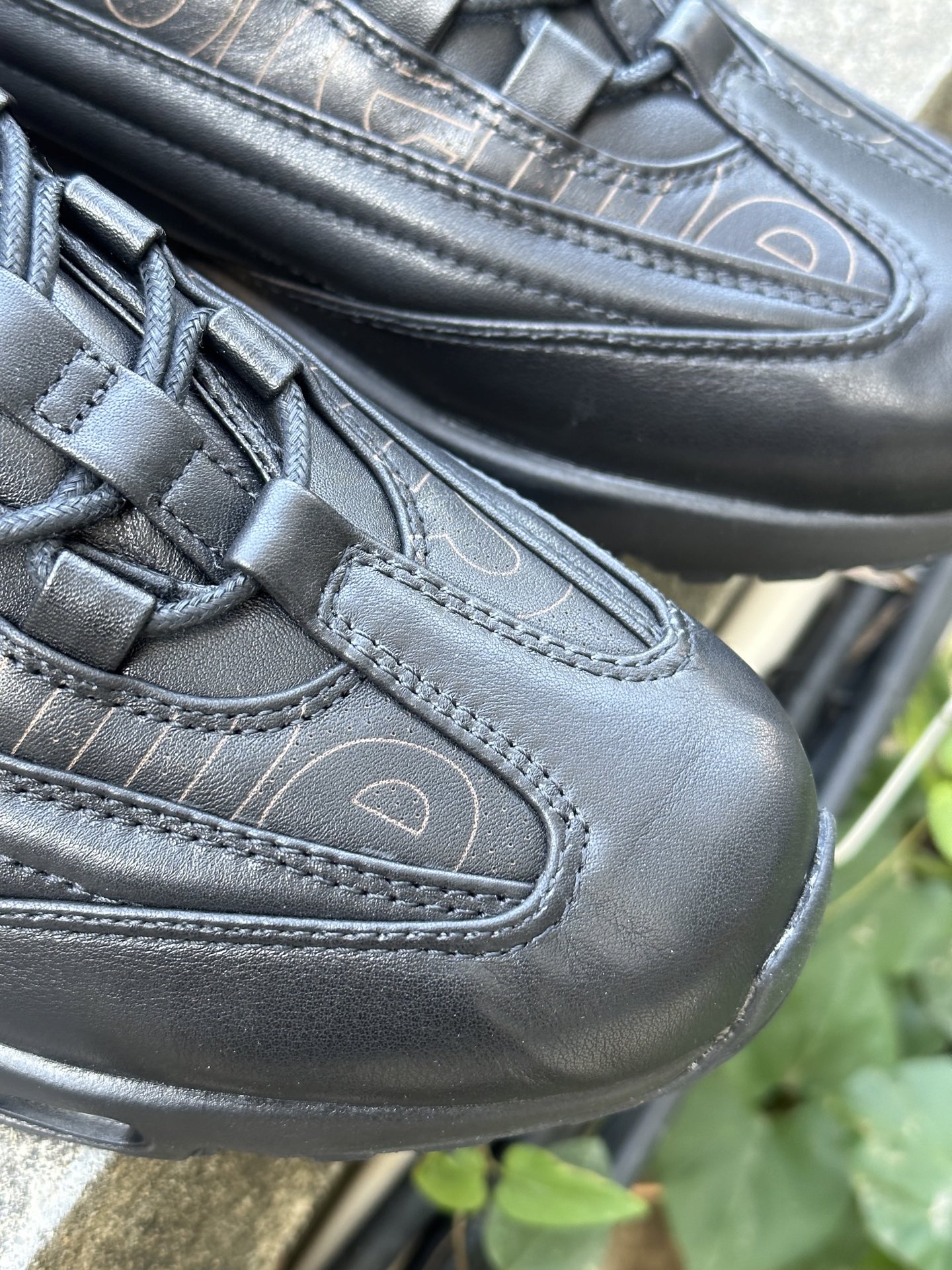 Supreme x NK Air Max 95 Lux 潮流舒适 皮革 低帮跑步鞋 男款 黑色 潮流百搭 气垫缓震慢跑鞋 CI0999-001 Supreme x NK Air Max 95 Lux 潮流舒适 皮革 低帮跑步鞋 男款 黑色 潮流百搭 气垫缓震慢跑鞋 CI0999-001