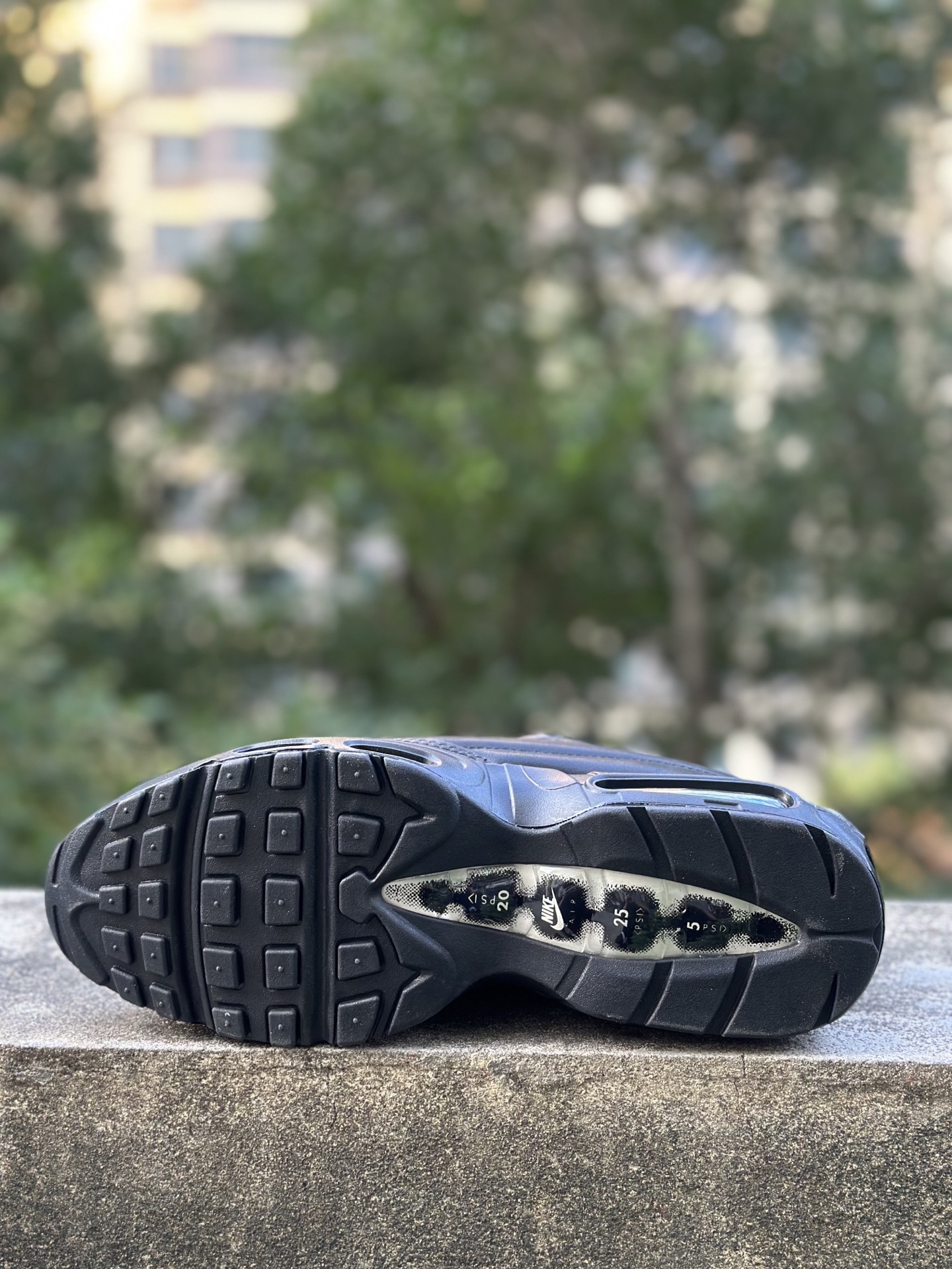 Supreme x NK Air Max 95 Lux 潮流舒适 皮革 低帮跑步鞋 男款 黑色 潮流百搭 气垫缓震慢跑鞋 CI0999-001 Supreme x NK Air Max 95 Lux 潮流舒适 皮革 低帮跑步鞋 男款 黑色 潮流百搭 气垫缓震慢跑鞋 CI0999-001