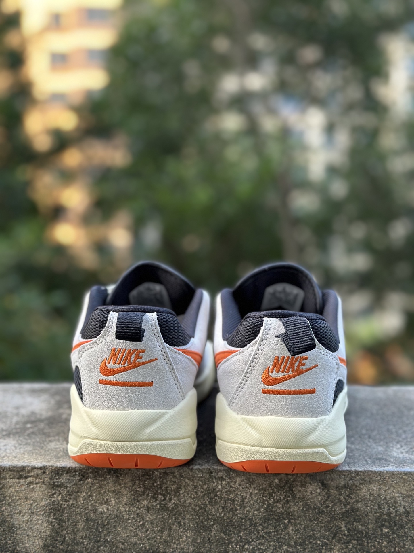 Jordan CMFT Era Chicago 柔软舒适 防滑耐磨 低帮 生活休闲鞋 黑橙