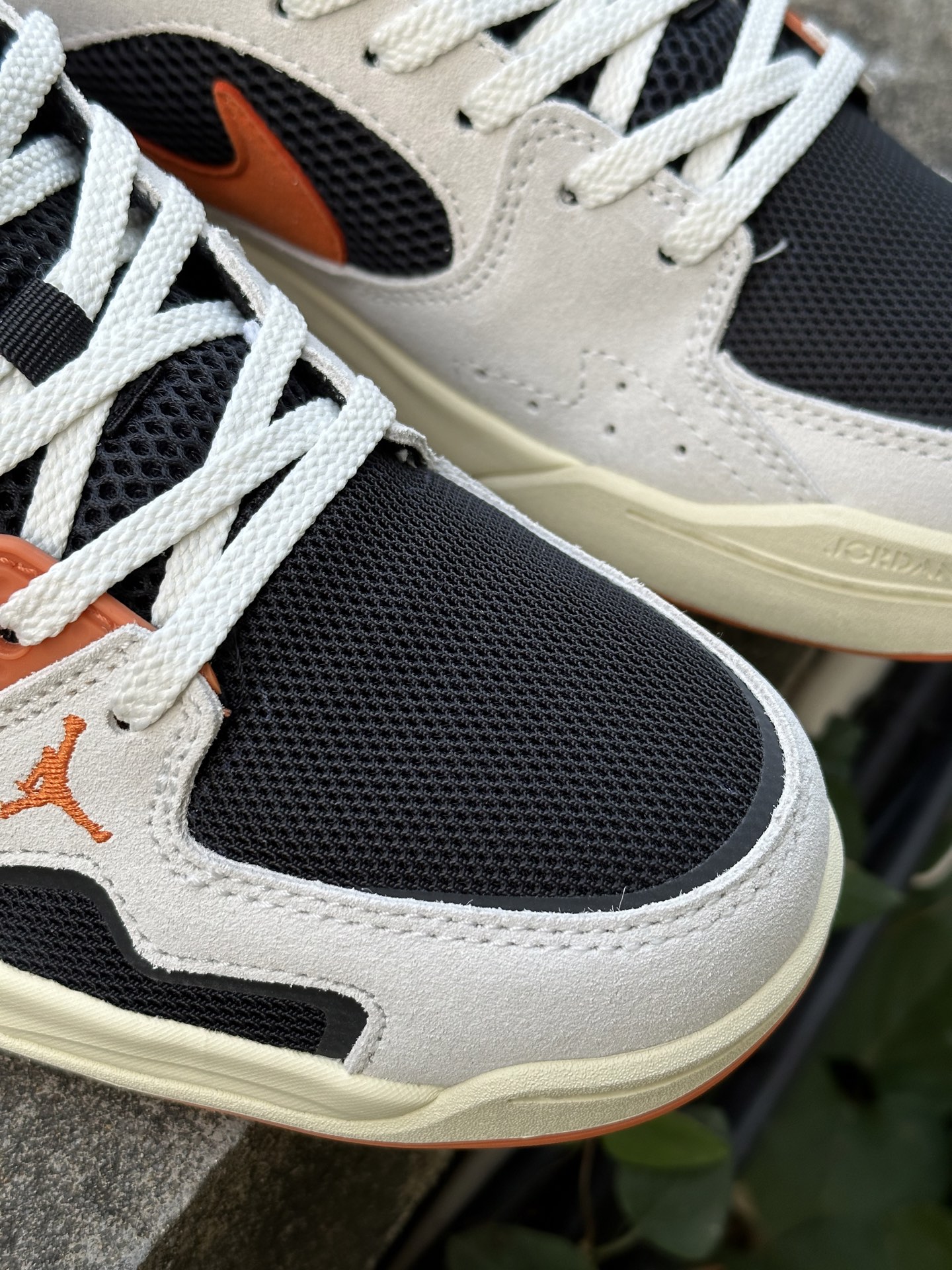 Jordan CMFT Era Chicago 柔软舒适 防滑耐磨 低帮 生活休闲鞋 黑橙