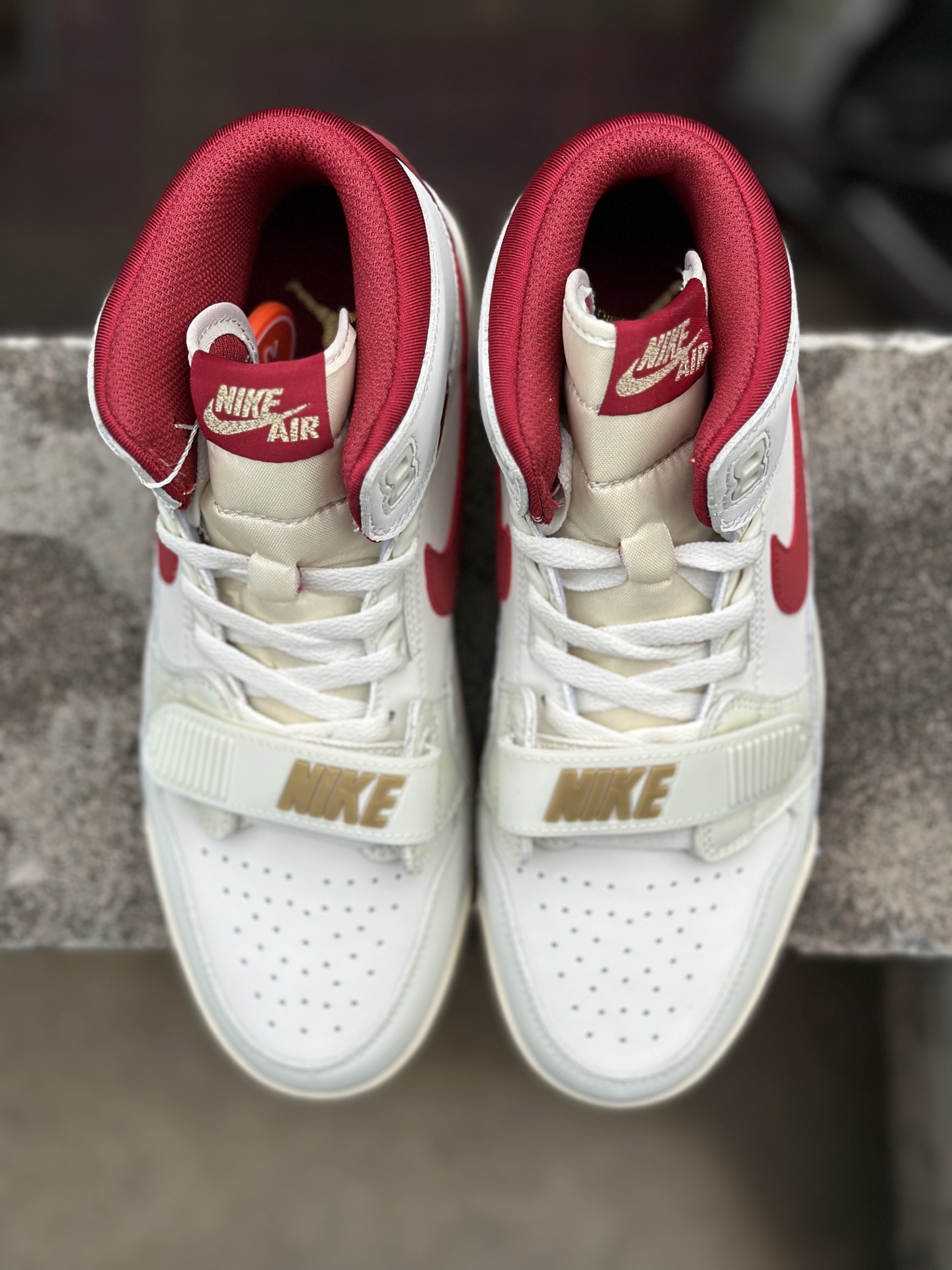 Air Jordan Legacy 312 马年 最强高邦三合一 有着交错结合的设计 IQ9785-161