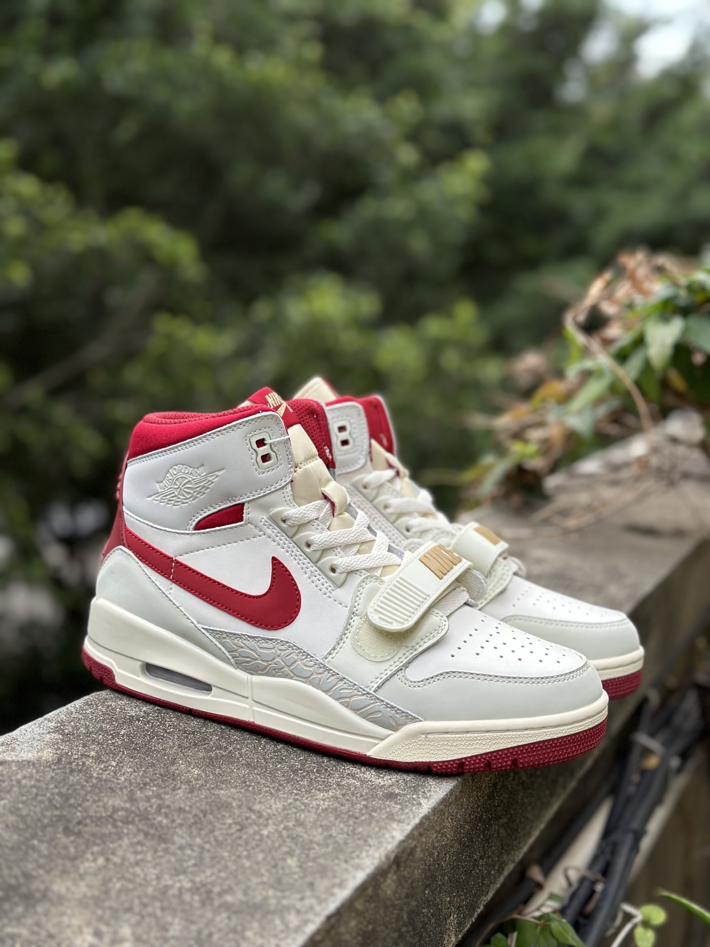 Air Jordan Legacy 312 马年 最强高邦三合一 有着交错结合的设计 IQ9785-161