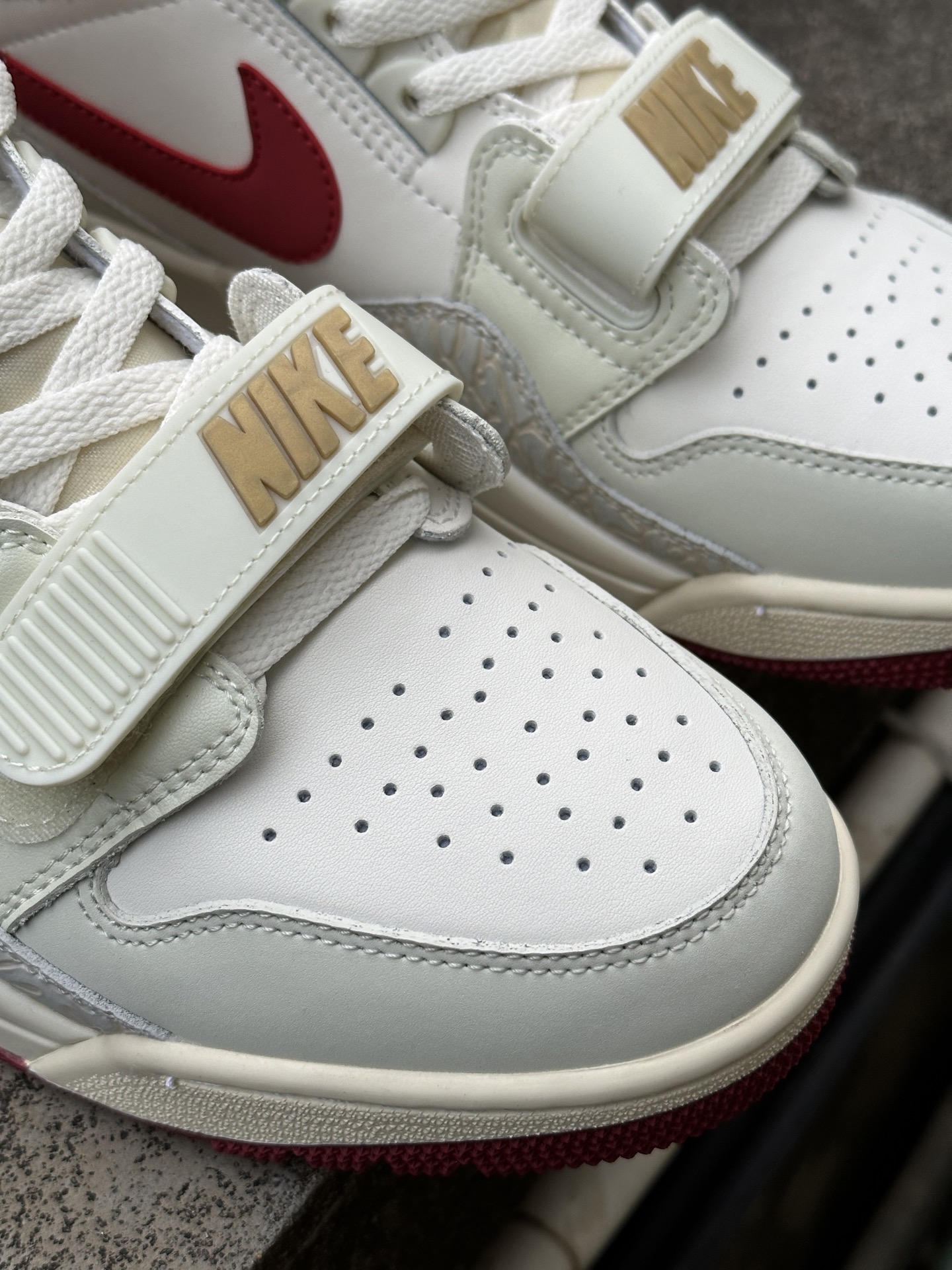 Air Jordan Legacy 312 马年 最强高邦三合一 有着交错结合的设计 IQ9785-161