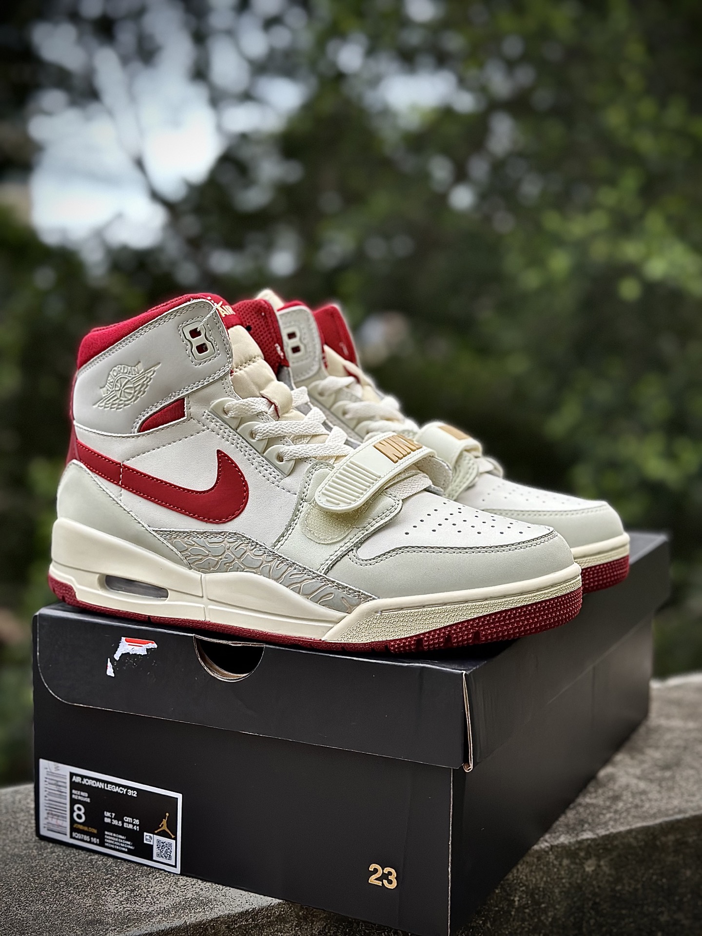 Air Jordan Legacy 312 马年 最强高邦三合一 有着交错结合的设计 IQ9785-161