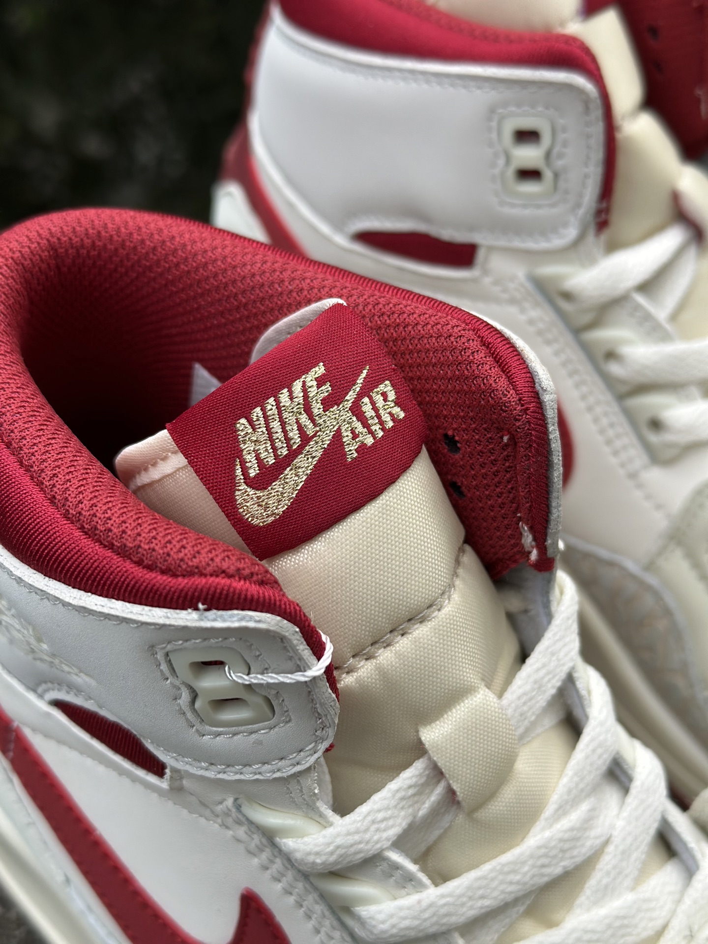 Air Jordan Legacy 312 马年 最强高邦三合一 有着交错结合的设计 IQ9785-161