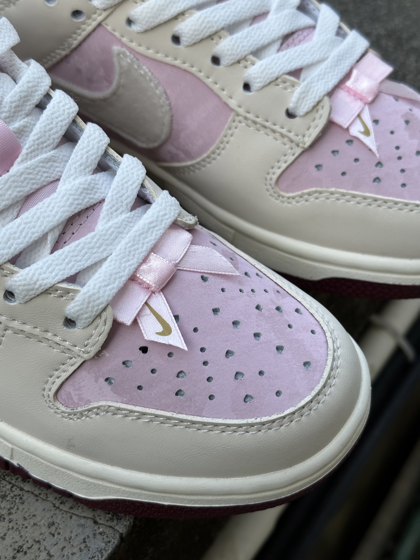 240 Nike SB Dunk Low“情人节限定发售奶白 + 柔雾粉的渐变配色像裹了层春日薄纱 IQ1145-610-Chinese UA Cheap High Quatity Brand Clothes Bags handbags Sneakers wholesale wholesaler seller from China Factory suppliers Fashion Clothing Shoes best Quality Beautiful Price 240 Nike SB Dunk Low“情人节限定发售奶白 + 柔雾粉的渐变配色像裹了层春日薄纱 IQ1145-610