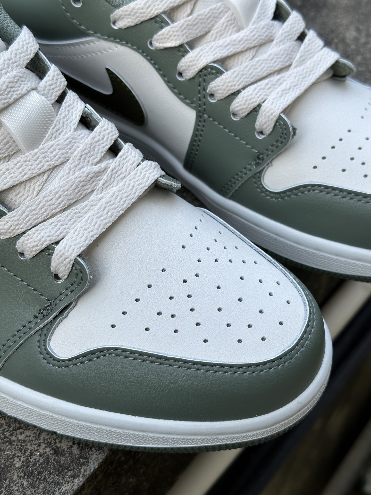200 Air Jordan 1 Low ”Method of Make” AJ1 乔1低帮文化休闲鞋 553558-300 绿白-Chinese UA Cheap High Quatity Brand Clothes Bags handbags Sneakers wholesale wholesaler seller from China Factory suppliers Fashion Clothing Shoes best Quality Beautiful Price 200 Air Jordan 1 Low ”Method of Make” AJ1 乔1低帮文化休闲鞋 553558-300 绿白