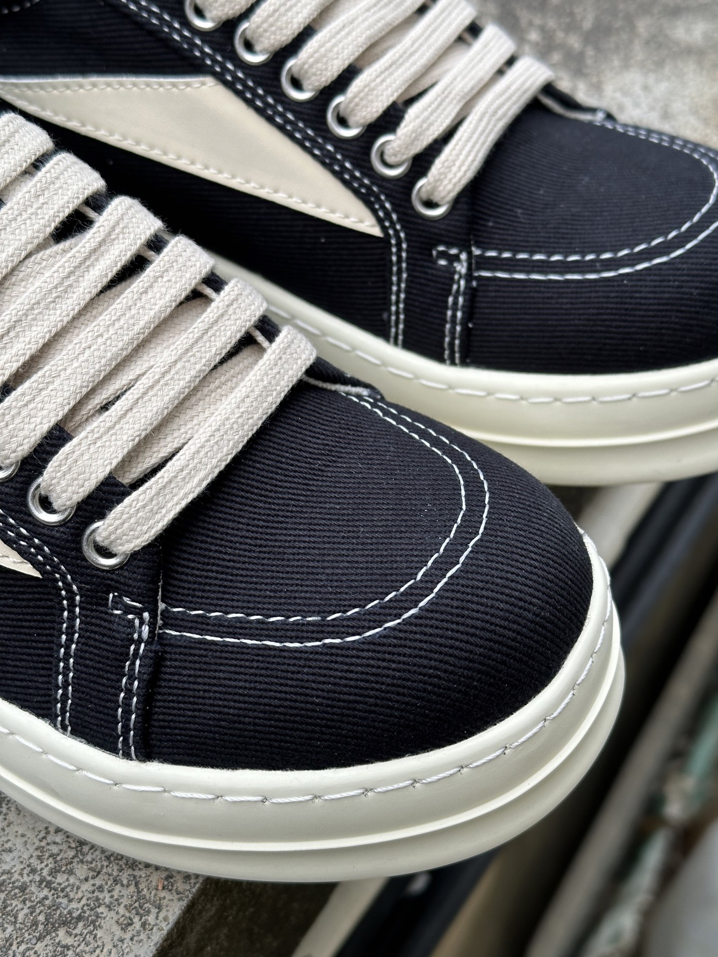 Rick Owens DRKSHDW 瑞克欧文斯RO 黑白 圆头系带低帮板鞋-Top High Quatity Cheap Sneakers Fashion Clothing Clothes Bags handbags Shoes of all Brand wholesale With The best Quality And Beautiful Price from China Factory Chinese suppliers wholesaler seller Rick Owens DRKSHDW 瑞克欧文斯RO 黑白 圆头系带低帮板鞋