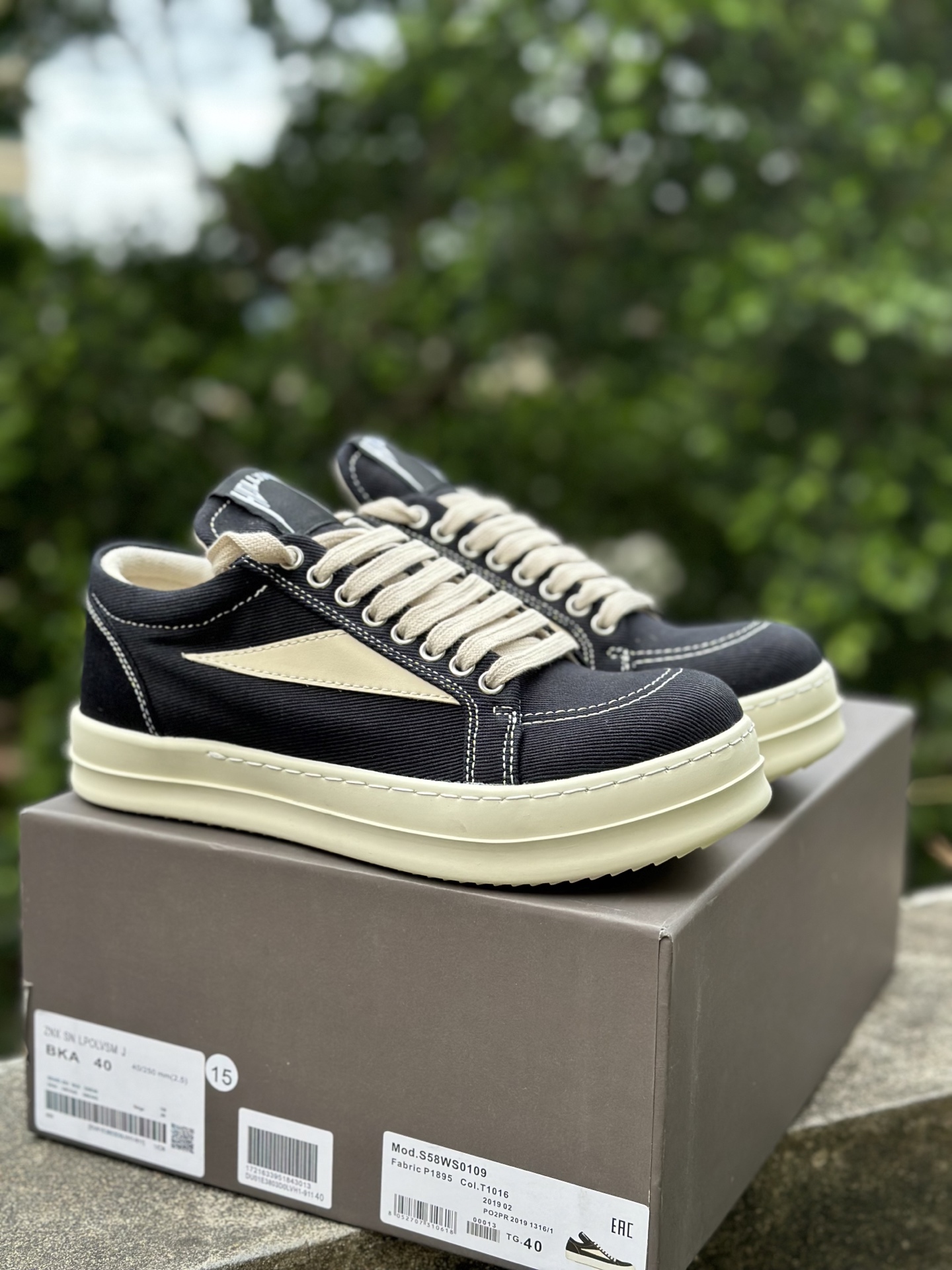 Rick Owens DRKSHDW 瑞克欧文斯RO 黑白 圆头系带低帮板鞋-Top High Quatity Cheap Sneakers Fashion Clothing Clothes Bags handbags Shoes of all Brand wholesale With The best Quality And Beautiful Price from China Factory Chinese suppliers wholesaler seller Rick Owens DRKSHDW 瑞克欧文斯RO 黑白 圆头系带低帮板鞋