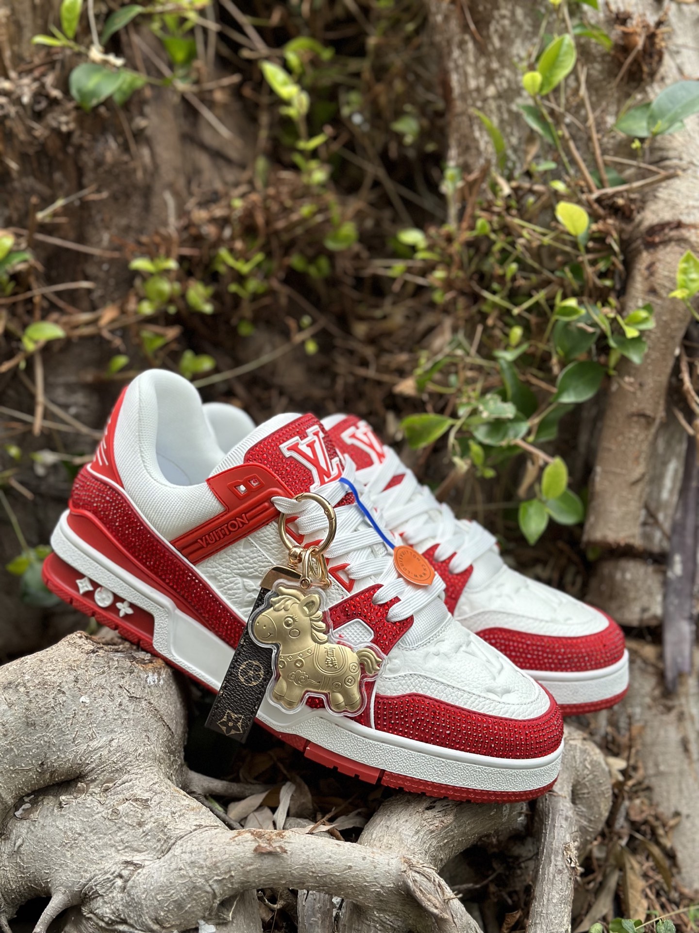 _dER9sLr2-2WvVAf_PDhyvburC4d3LCw_twiomIA