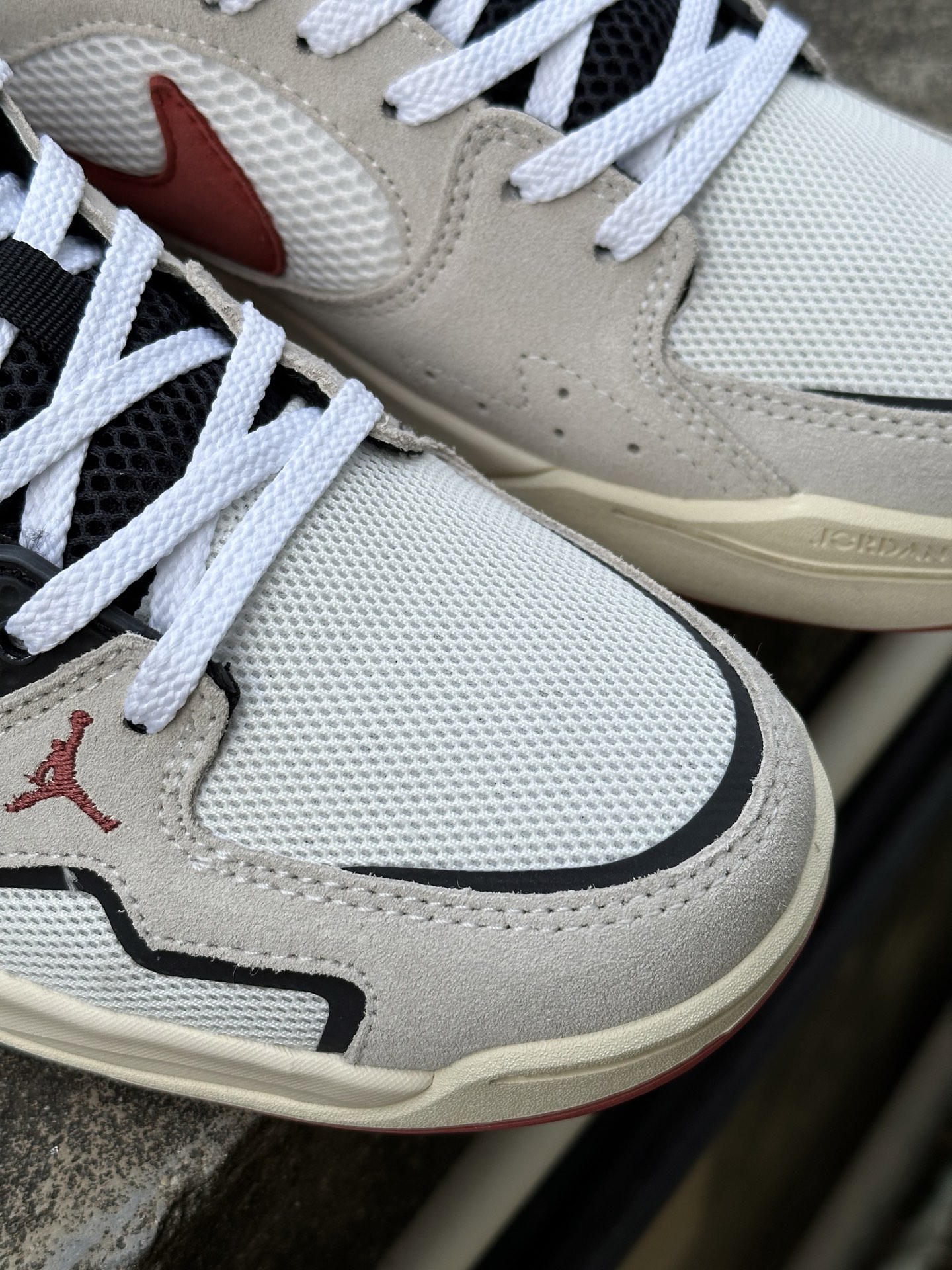 Jordan CMFT Era Chicago 柔软舒适 防滑耐磨 低帮 生活休闲鞋 男款 米白红 编码 HJ6777-101 Jordan CMFT Era Chicago 柔软舒适 防滑耐磨 低帮 生活休闲鞋 男款 米白红 编码 HJ6777-101