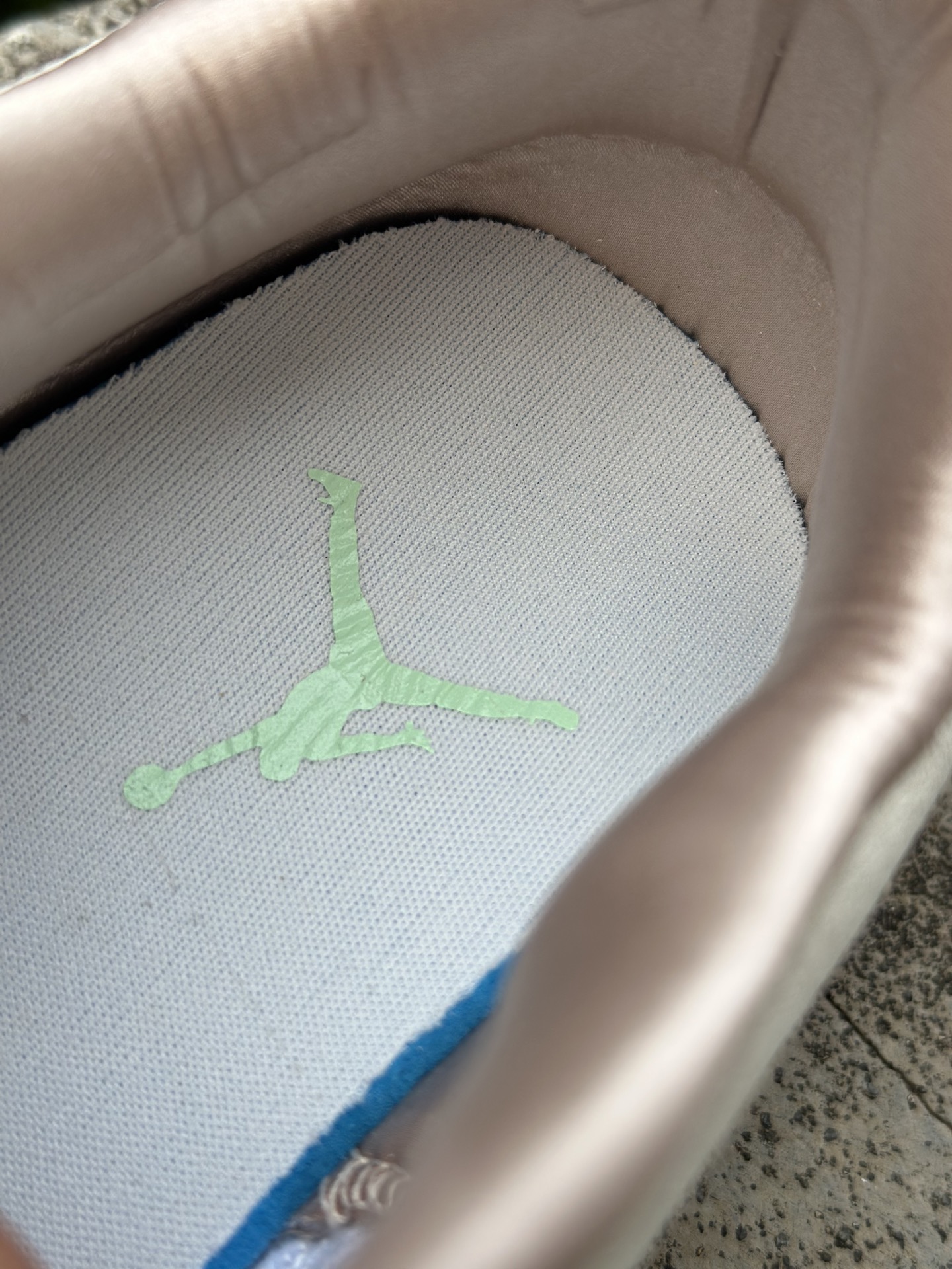 Jordan CMFT Era Chicago 柔软舒适 防滑耐磨 低帮 生活休闲鞋 男款 米白 编码 HJ7325-101-Top High Quatity Cheap Sneakers Fashion Clothing Clothes Bags handbags Shoes of all Brand wholesale With The best Quality And Beautiful Price from China Factory Chinese suppliers wholesaler seller Jordan CMFT Era Chicago 柔软舒适 防滑耐磨 低帮 生活休闲鞋 男款 米白 编码 HJ7325-101