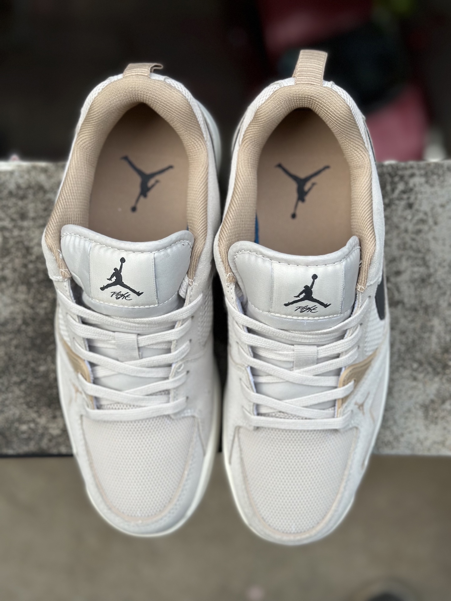Jordan CMFT Era Chicago 柔软舒适 防滑耐磨 低帮 生活休闲鞋 男款 米黑 HJ6778-120